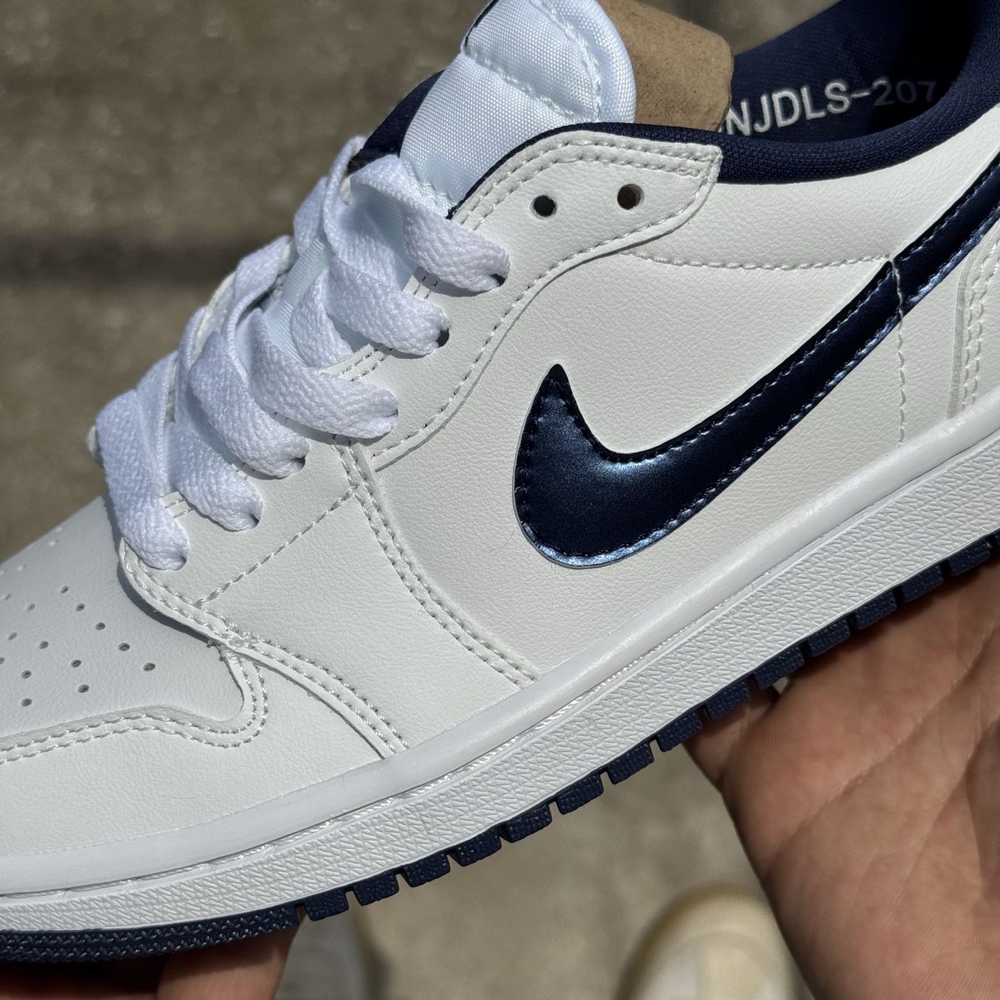 
D版 顶级性价比低帮！
Air Jordan AJ1 Low 低帮系列 白蓝
鞋型细节堪称完美，非常