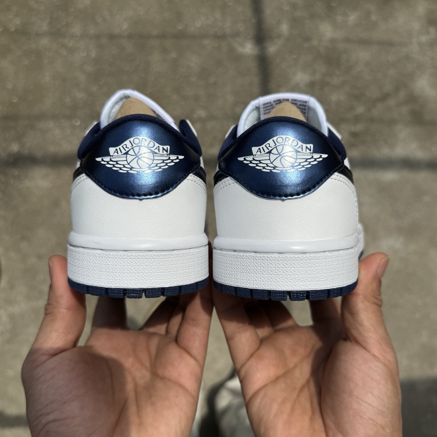  
D版 顶级性价比低帮！
Air Jordan AJ1 Low 低帮系列 白蓝
鞋型细节堪称完美，非常