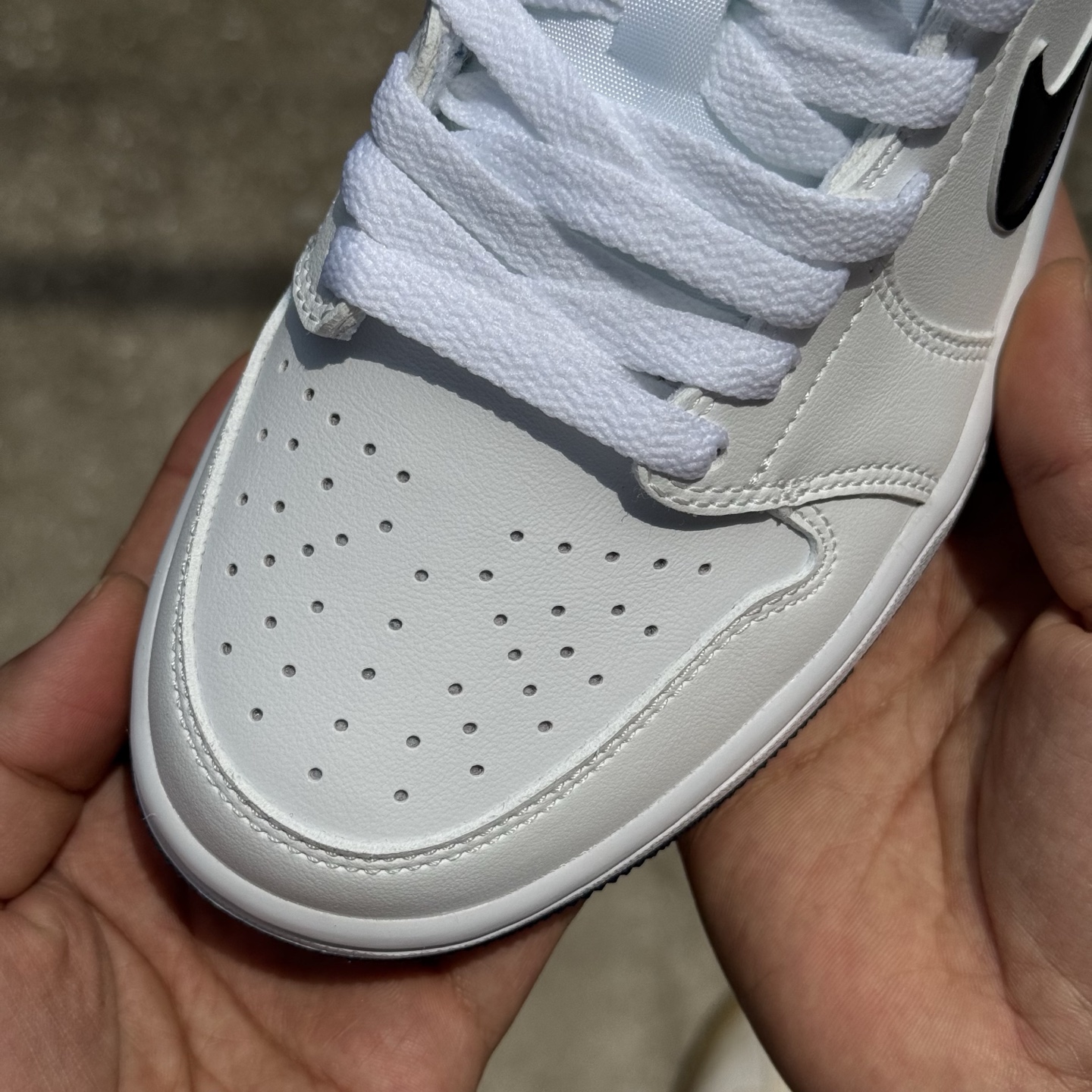  
D版 顶级性价比低帮！
Air Jordan AJ1 Low 低帮系列 白蓝
鞋型细节堪称完美，非常