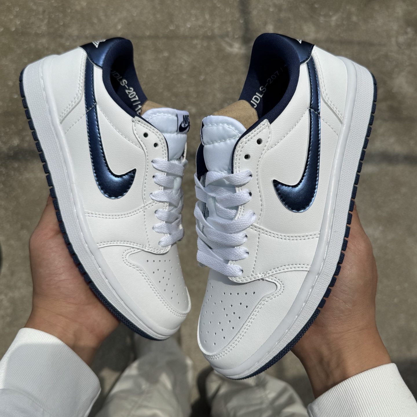  
D版 顶级性价比低帮！
Air Jordan AJ1 Low 低帮系列 白蓝
鞋型细节堪称完美，非常