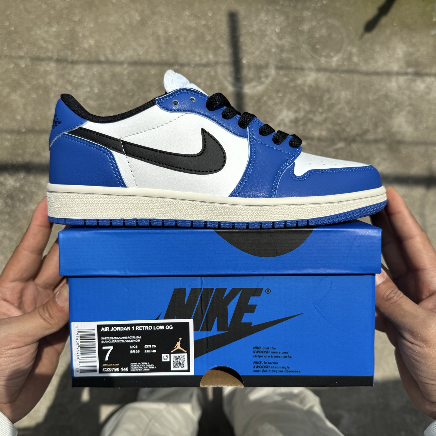  
D版 顶级性价比低帮！
Air Jordan AJ1 Low 低帮系列 蓝白黑
鞋型细节堪称完美，非