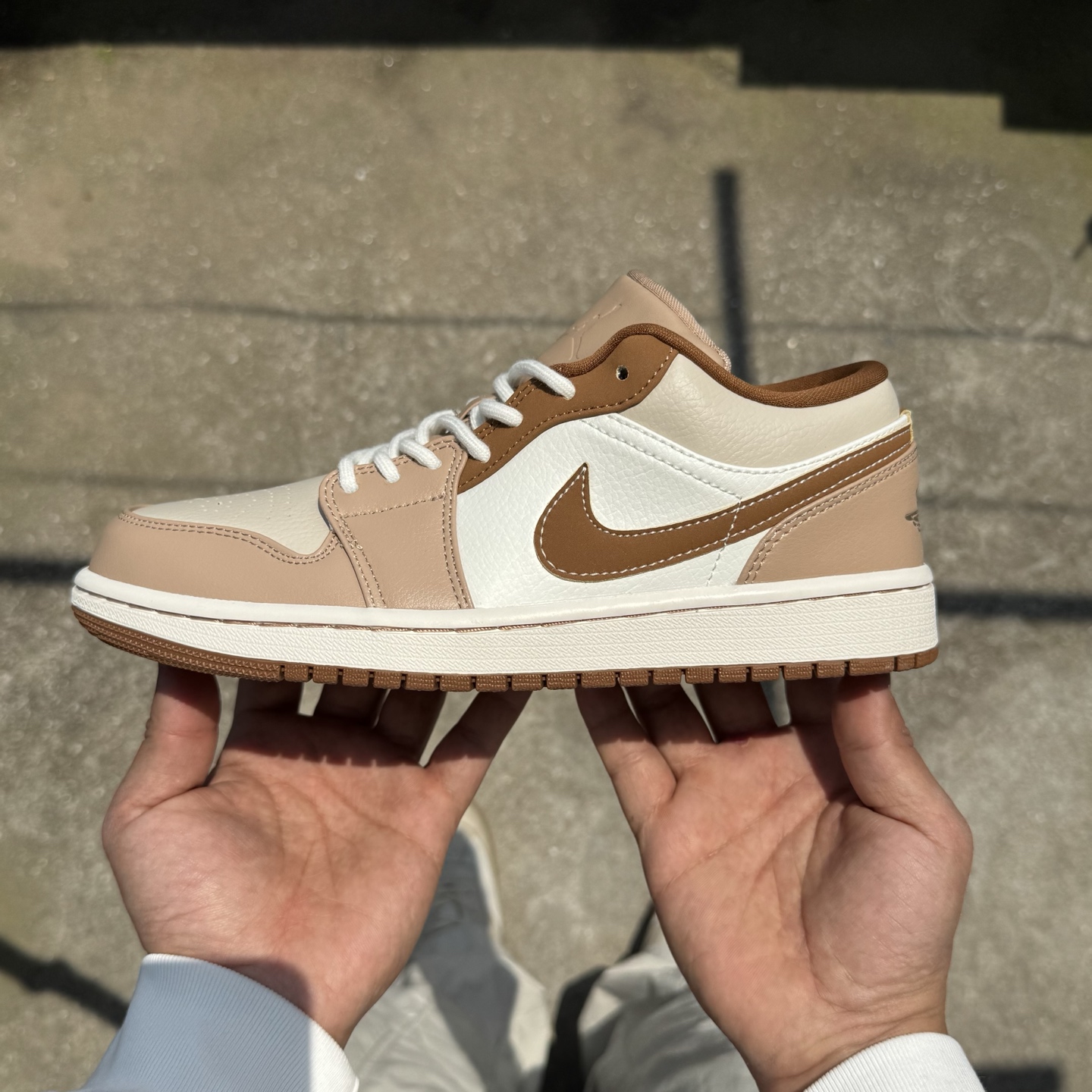  
D版 顶级性价比低帮！
Air Jordan AJ1 Low 低帮系列 白棕
鞋型细节堪称完美，非常
