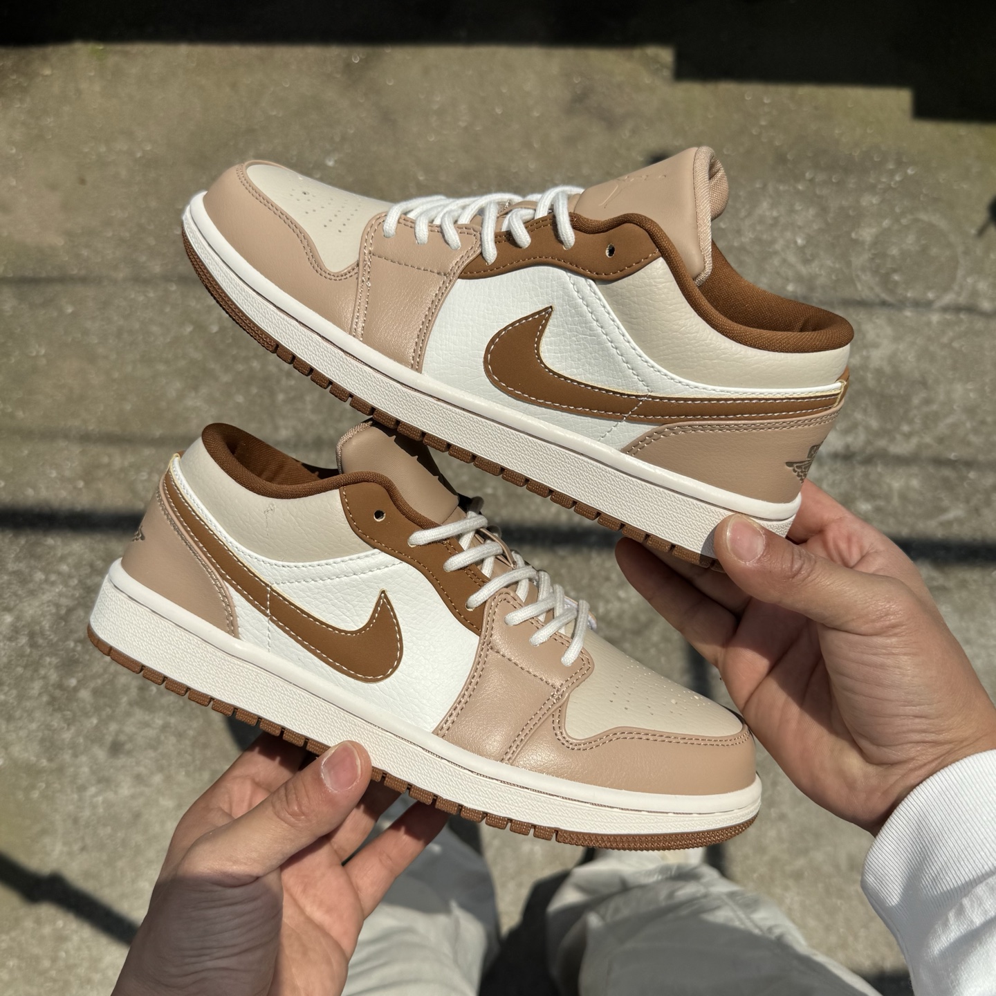  
D版 顶级性价比低帮！
Air Jordan AJ1 Low 低帮系列 白棕
鞋型细节堪称完美，非常