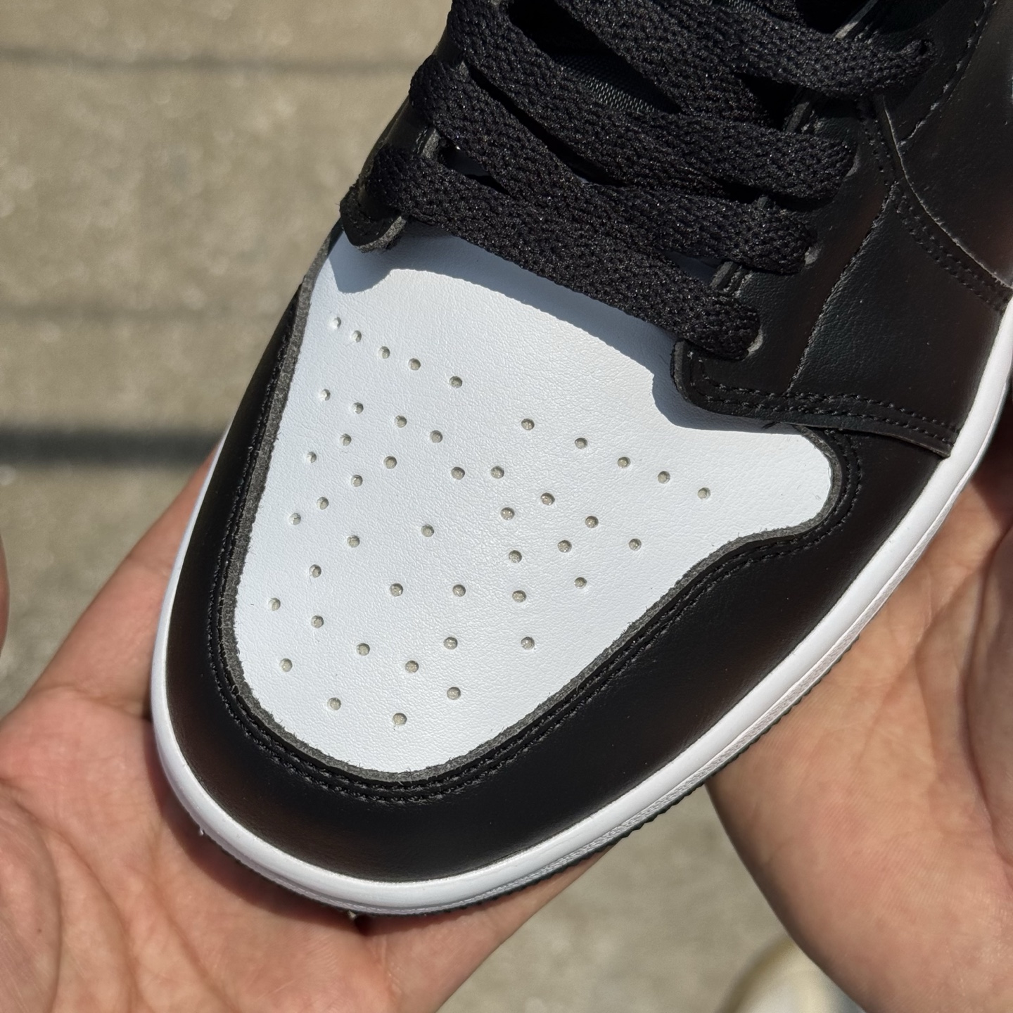  
D版 顶级性价比低帮！
Air Jordan AJ1 Low 低帮系列 黑色
鞋型细节堪称完美，非常