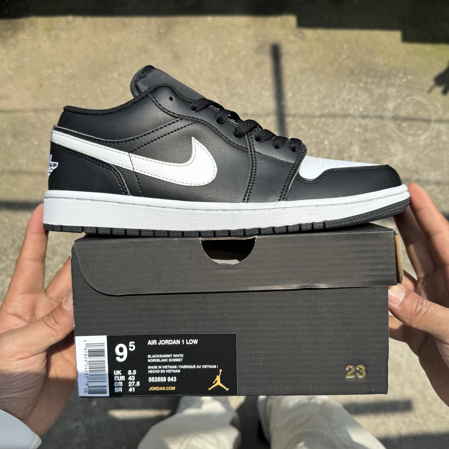  
D版 顶级性价比低帮！
Air Jordan AJ1 Low 低帮系列 黑色
鞋型细节堪称完美，非常