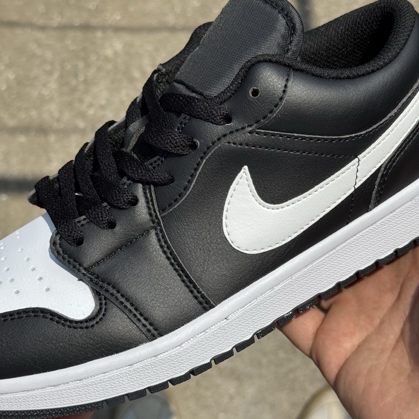  
D版 顶级性价比低帮！
Air Jordan AJ1 Low 低帮系列 黑色
鞋型细节堪称完美，非常