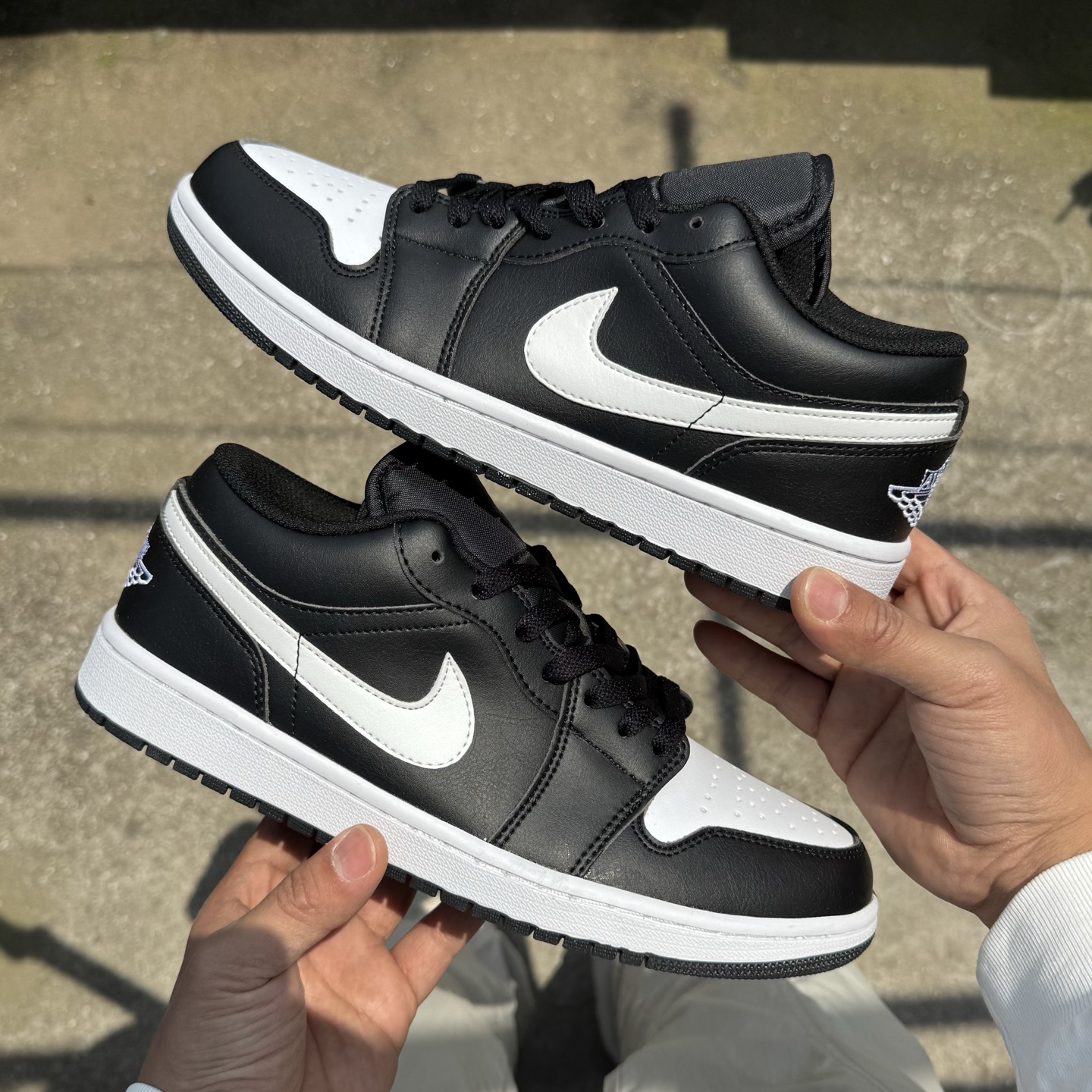  
D版 顶级性价比低帮！
Air Jordan AJ1 Low 低帮系列 黑色
鞋型细节堪称完美，非常