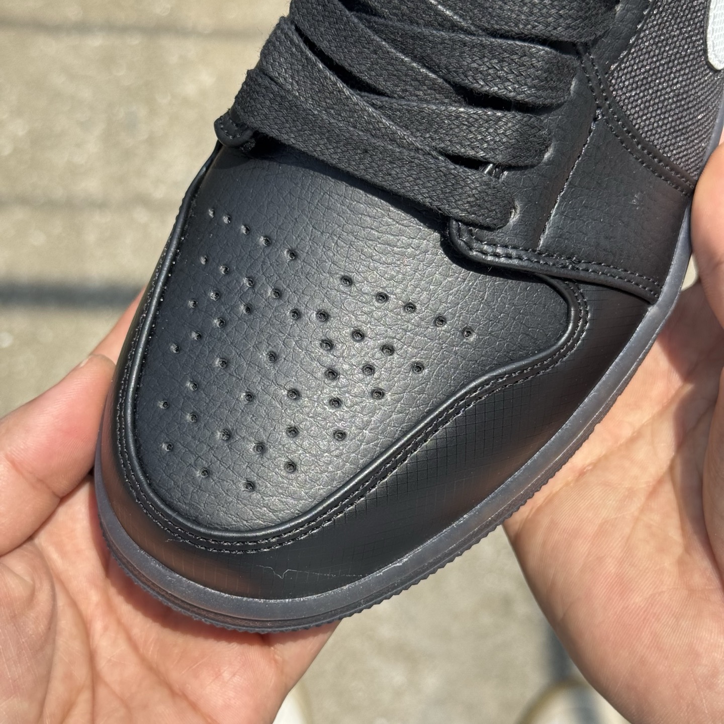  
D版 顶级性价比低帮！
Air Jordan AJ1 Low 低帮系列 黑色
鞋型细节堪称完美，非常