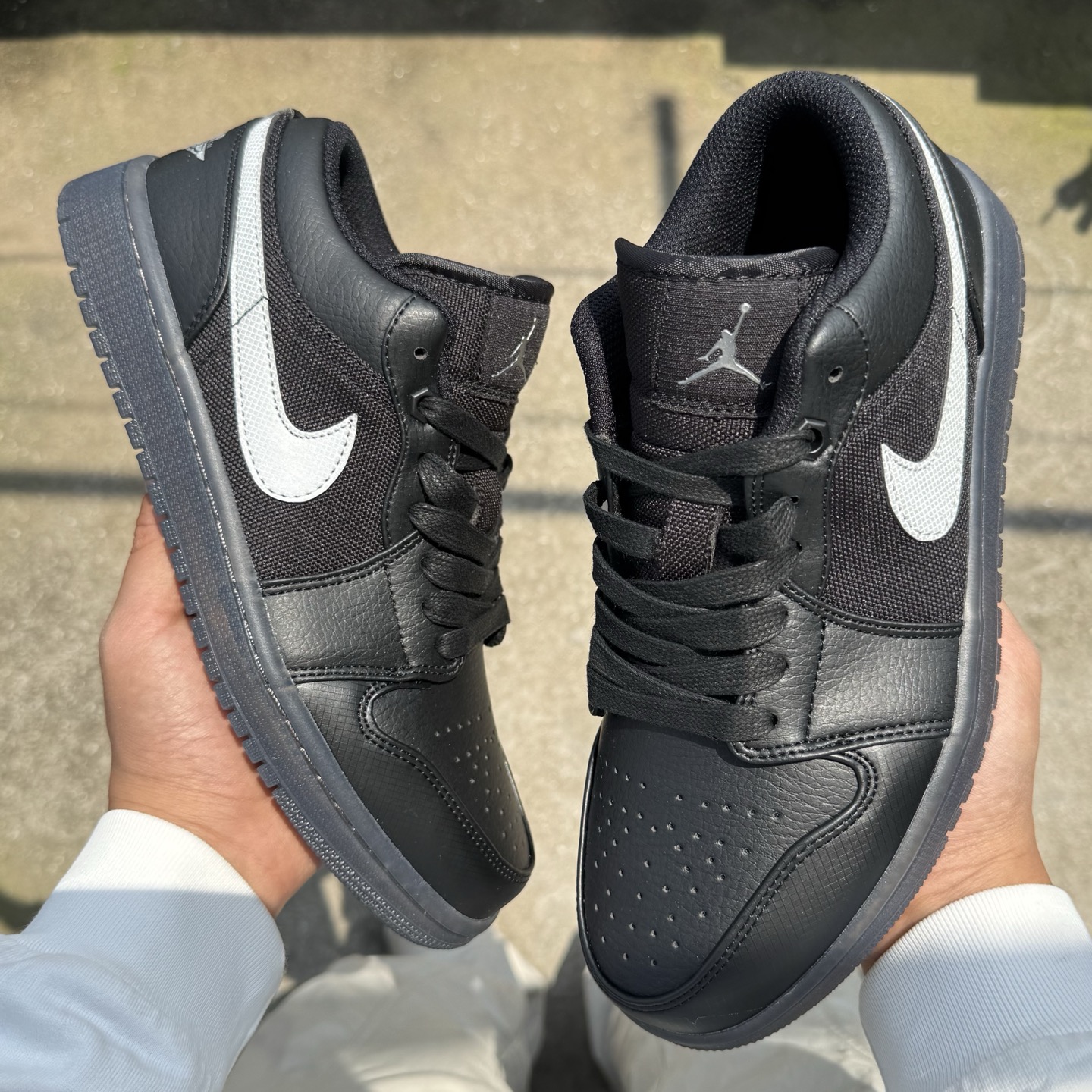  
D版 顶级性价比低帮！
Air Jordan AJ1 Low 低帮系列 黑色
鞋型细节堪称完美，非常