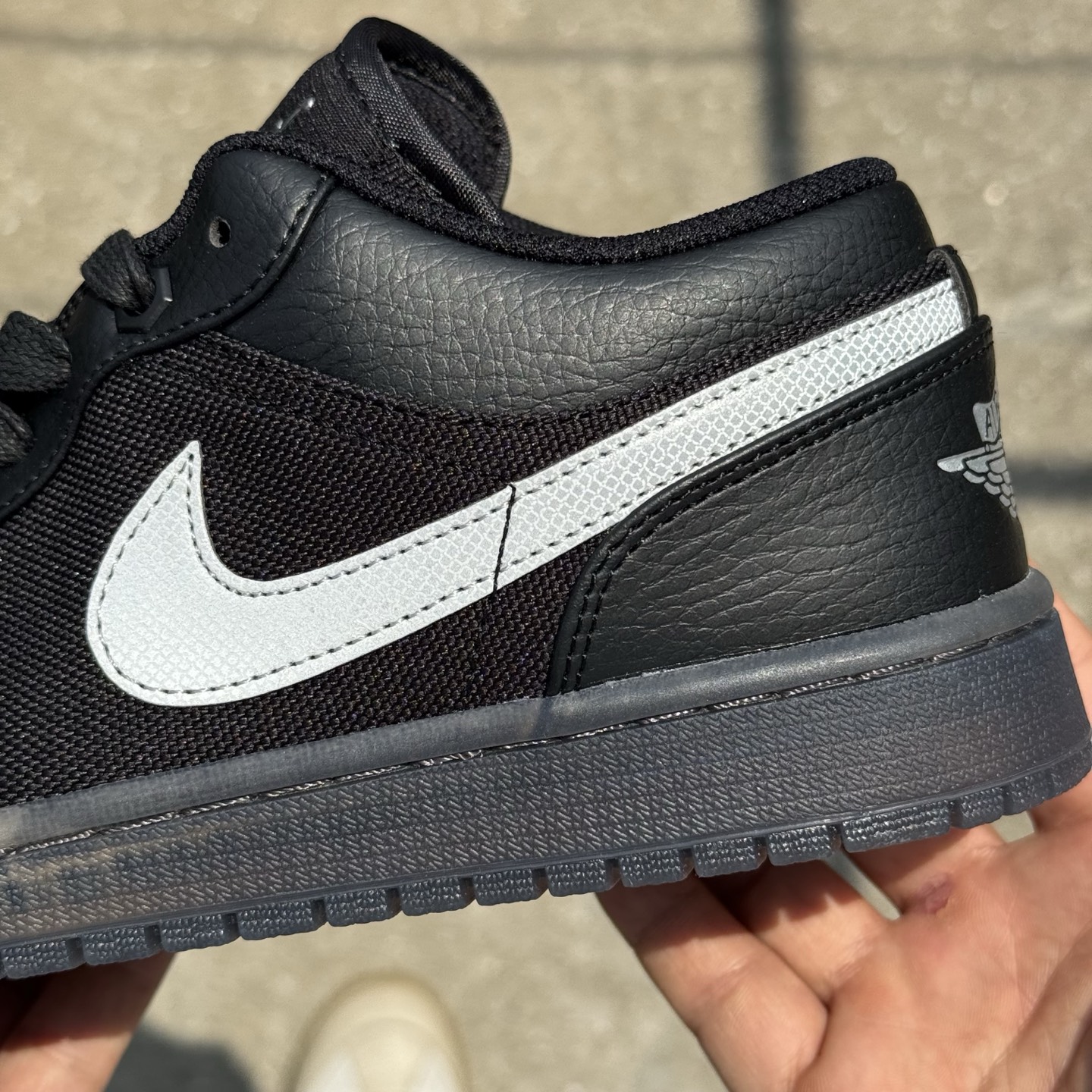  
D版 顶级性价比低帮！
Air Jordan AJ1 Low 低帮系列 黑色
鞋型细节堪称完美，非常