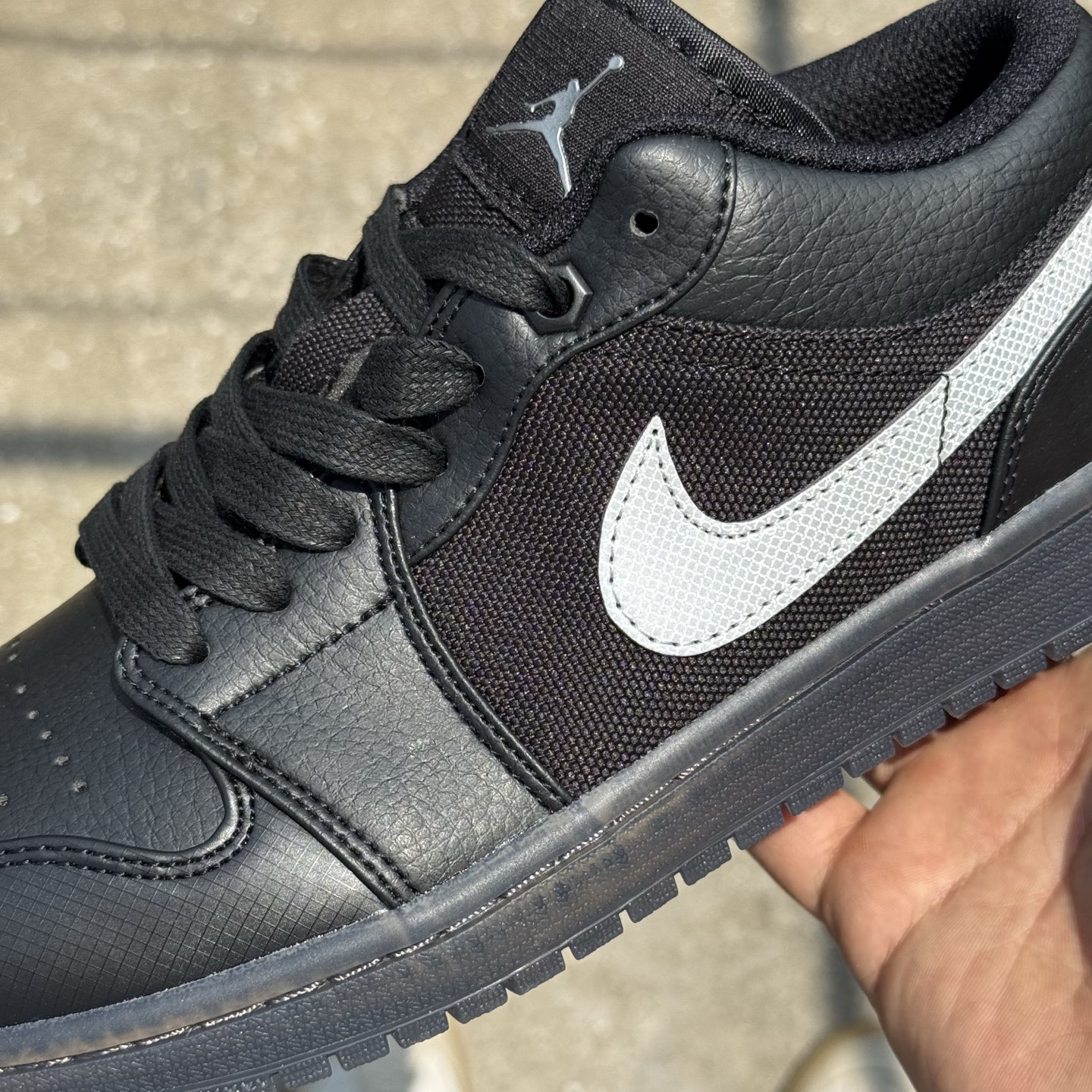  
D版 顶级性价比低帮！
Air Jordan AJ1 Low 低帮系列 黑色
鞋型细节堪称完美，非常
