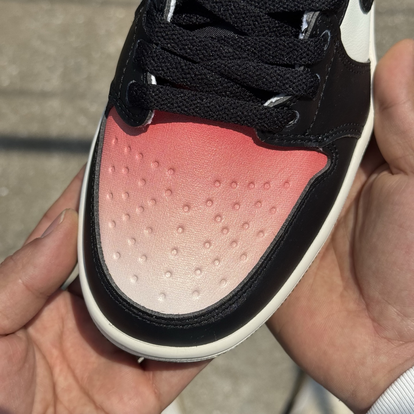  
D版 顶级性价比低帮！
Air Jordan AJ1 Low 低帮系列 黑米红
鞋型细节堪称完美，非