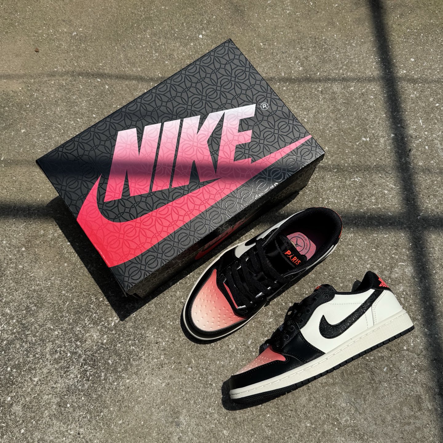  
D版 顶级性价比低帮！
Air Jordan AJ1 Low 低帮系列 黑米红
鞋型细节堪称完美，非