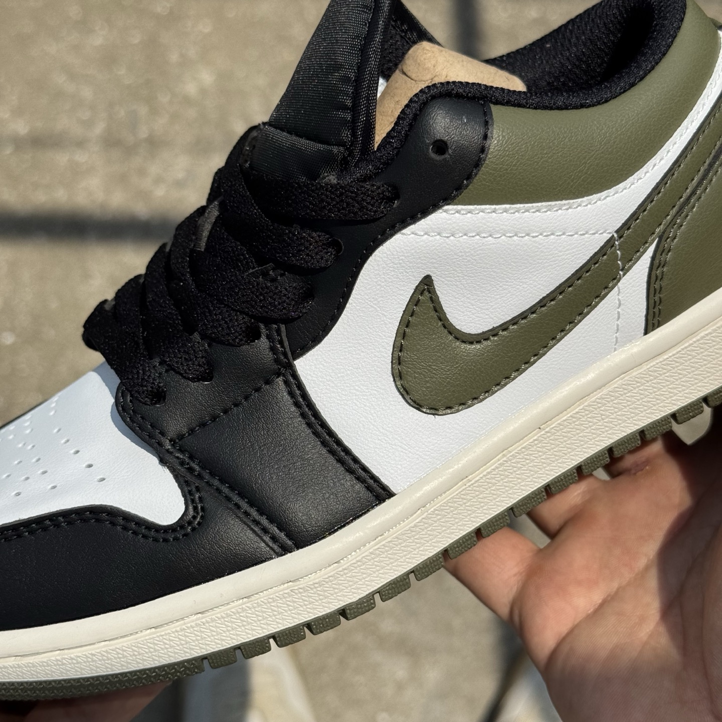  
D版 顶级性价比低帮！
Air Jordan AJ1 Low 低帮系列 黑白绿
鞋型细节堪称完美，非