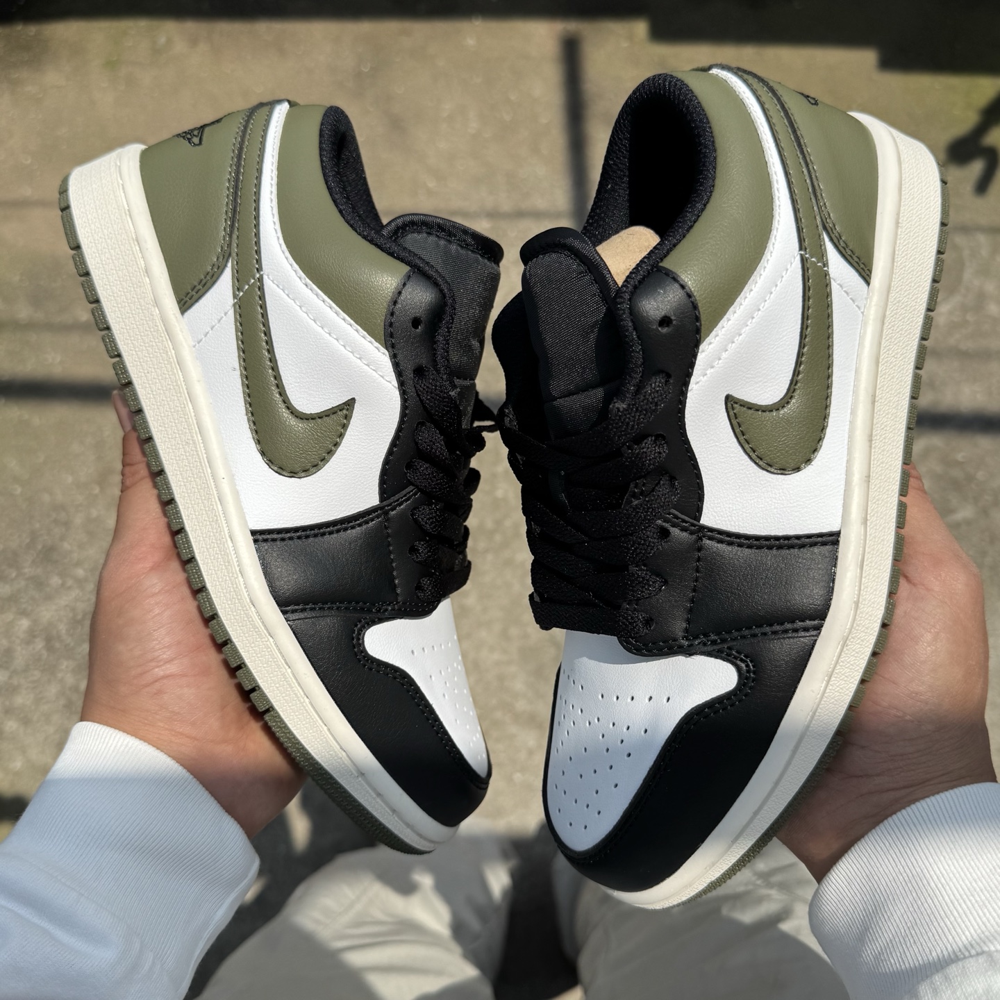  
D版 顶级性价比低帮！
Air Jordan AJ1 Low 低帮系列 黑白绿
鞋型细节堪称完美，非