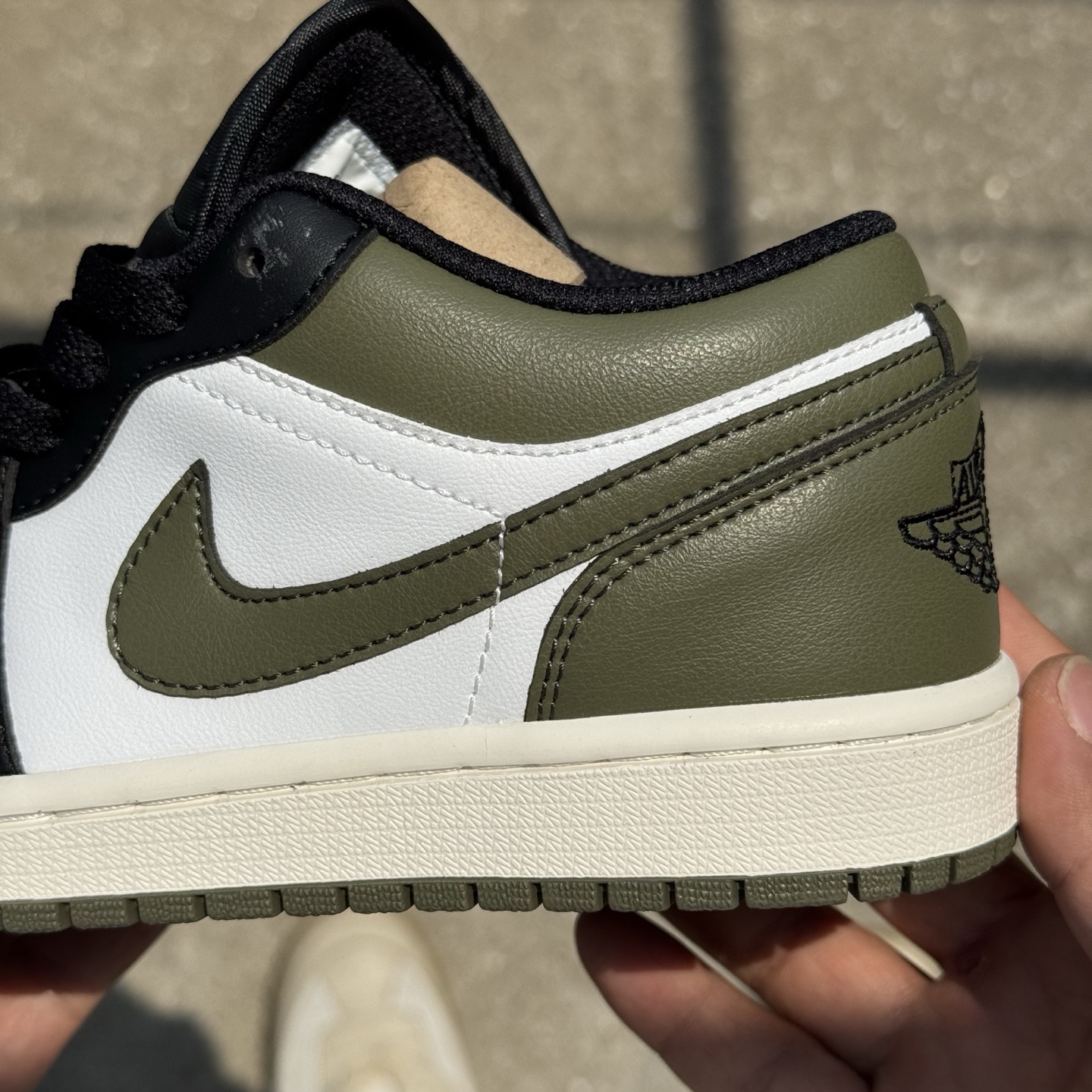  
D版 顶级性价比低帮！
Air Jordan AJ1 Low 低帮系列 黑白绿
鞋型细节堪称完美，非