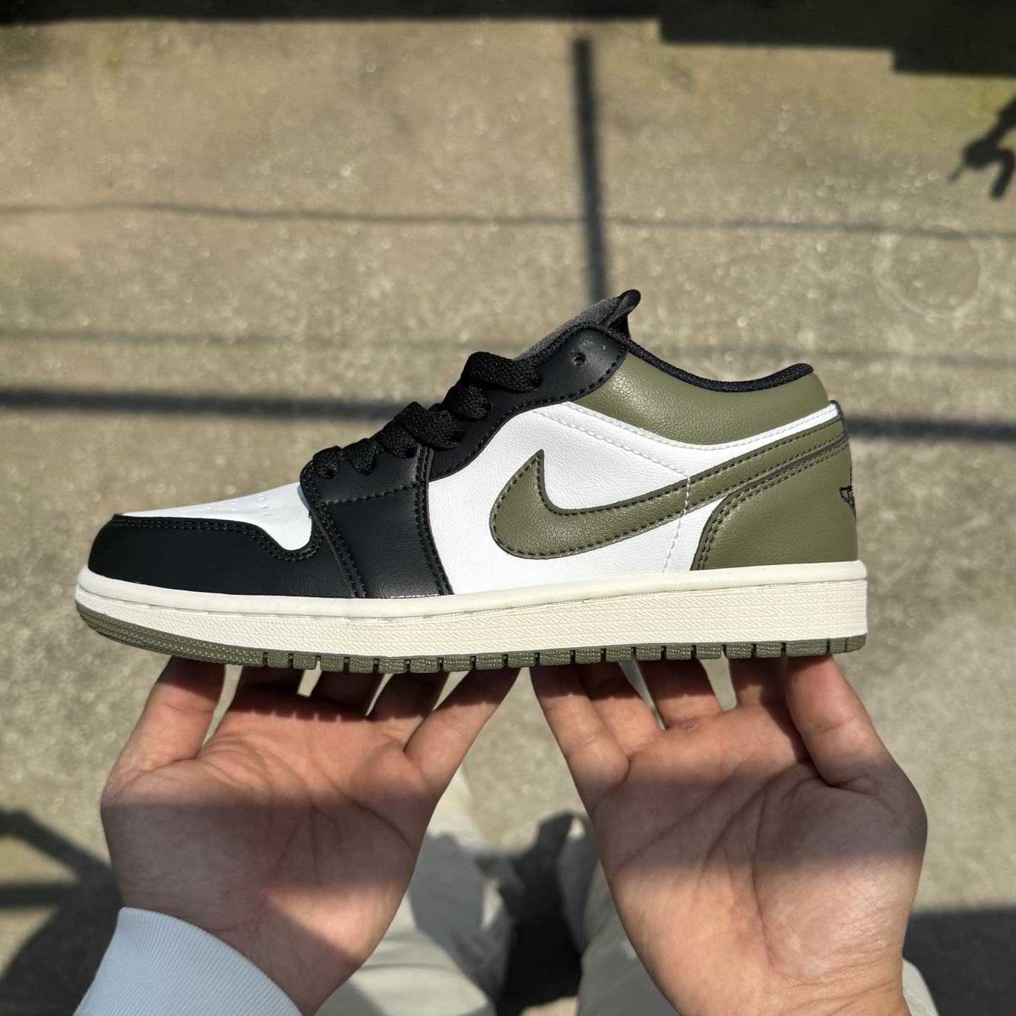  
D版 顶级性价比低帮！
Air Jordan AJ1 Low 低帮系列 黑白绿
鞋型细节堪称完美，非