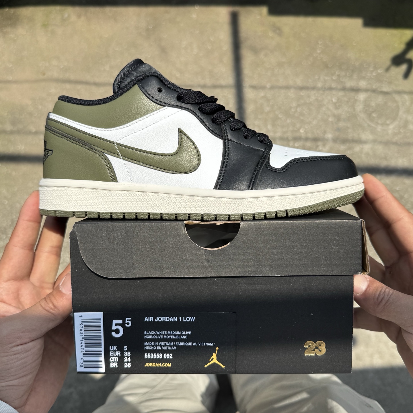  
D版 顶级性价比低帮！
Air Jordan AJ1 Low 低帮系列 黑白绿
鞋型细节堪称完美，非