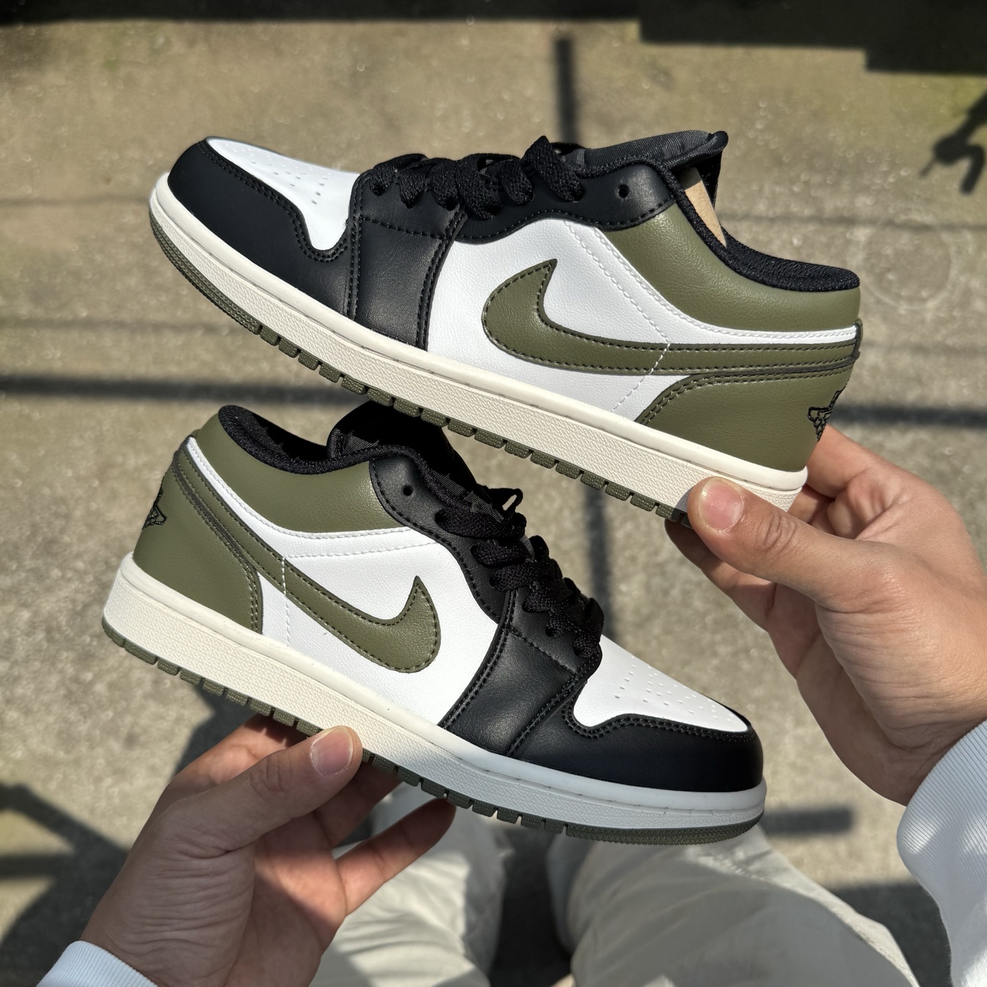  
D版 顶级性价比低帮！
Air Jordan AJ1 Low 低帮系列 黑白绿
鞋型细节堪称完美，非