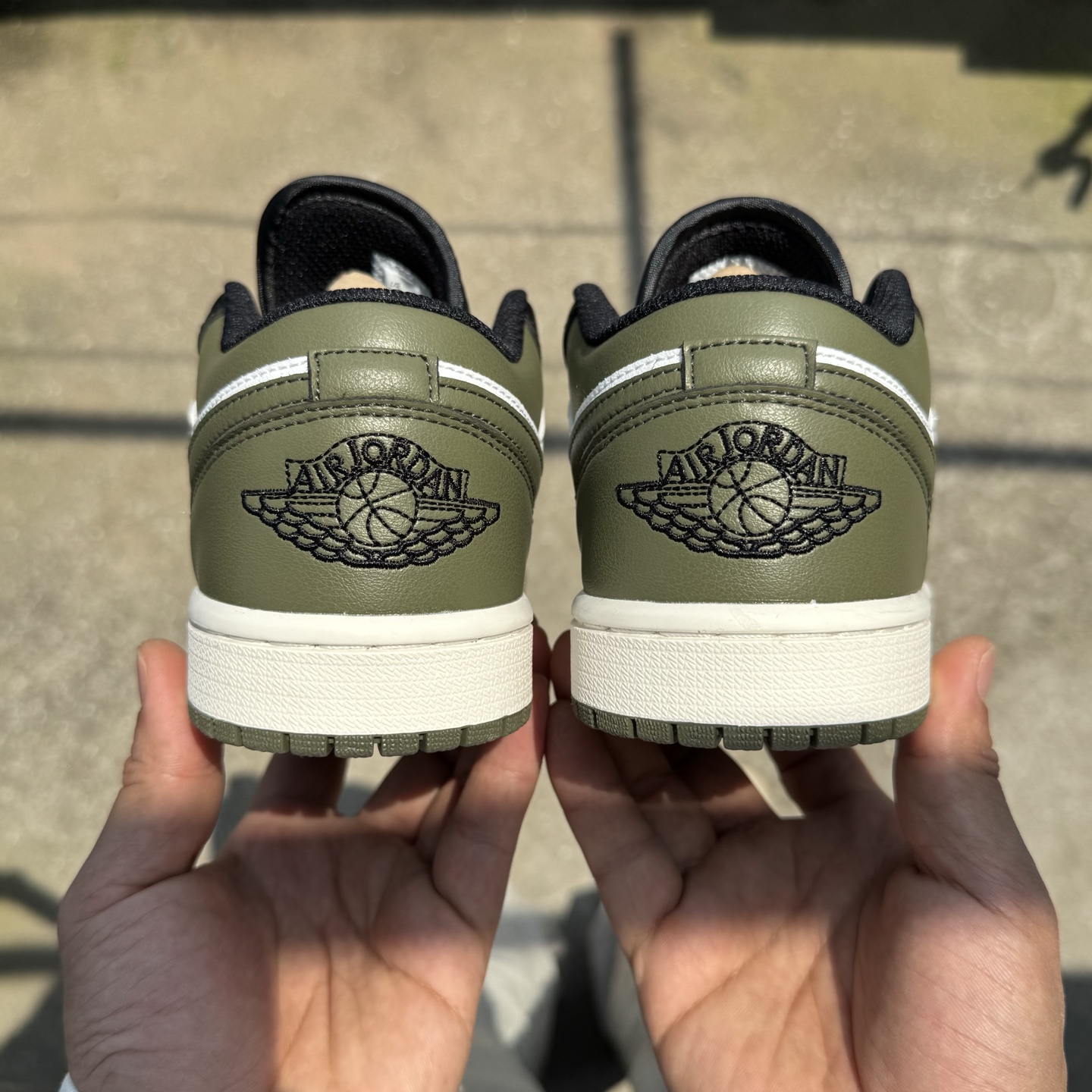  
D版 顶级性价比低帮！
Air Jordan AJ1 Low 低帮系列 黑白绿
鞋型细节堪称完美，非