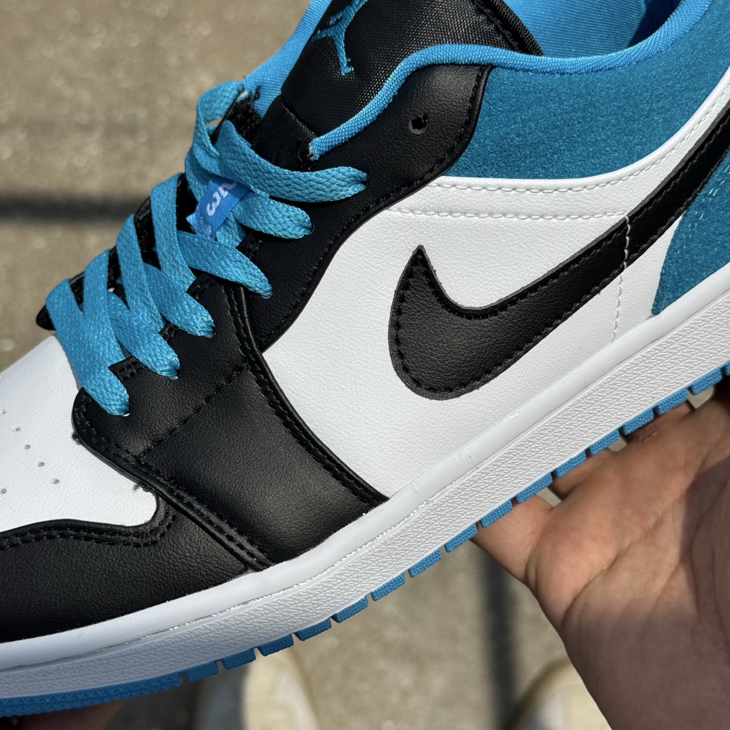  
D版 顶级性价比低帮！
Air Jordan AJ1 Low 低帮系列 激光蓝
鞋型细节堪称完美，非