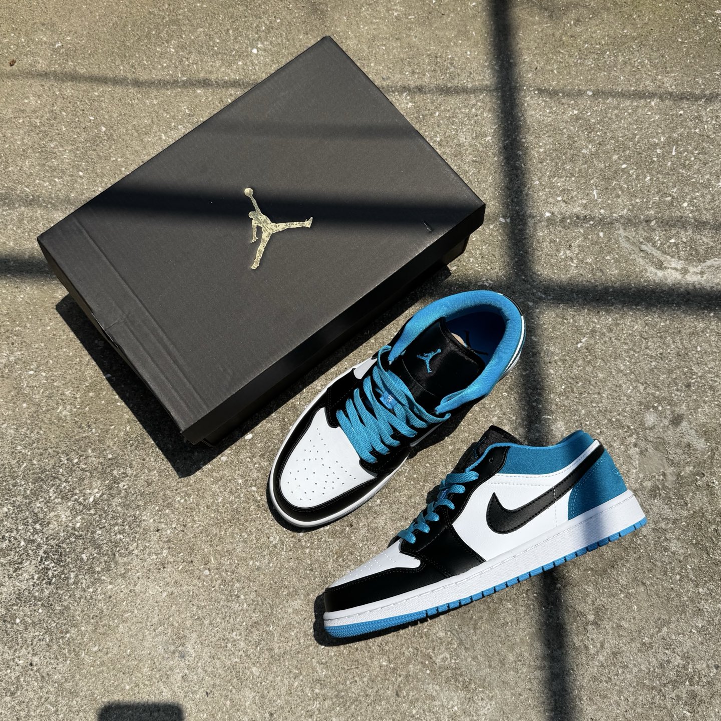  
D版 顶级性价比低帮！
Air Jordan AJ1 Low 低帮系列 激光蓝
鞋型细节堪称完美，非