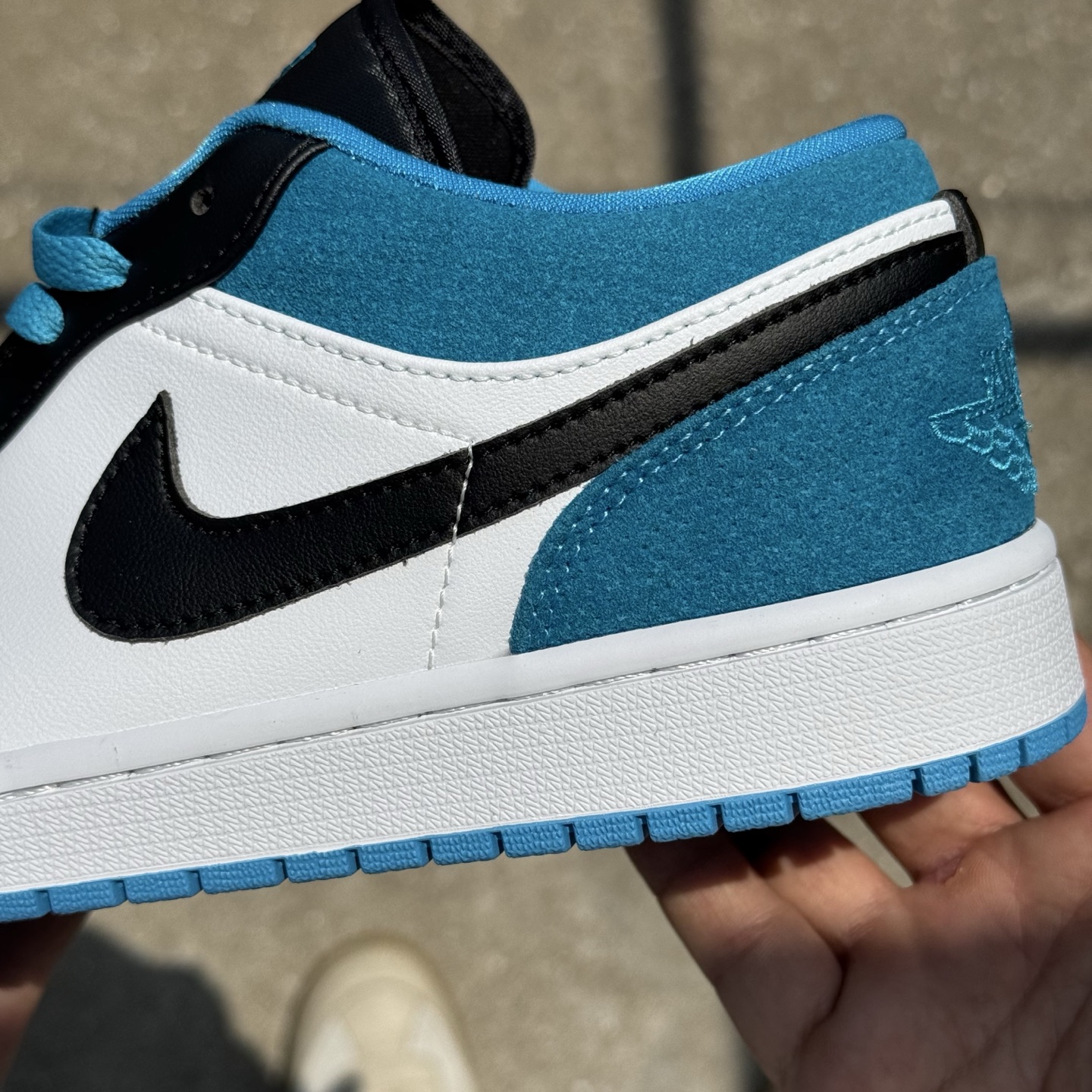  
D版 顶级性价比低帮！
Air Jordan AJ1 Low 低帮系列 激光蓝
鞋型细节堪称完美，非