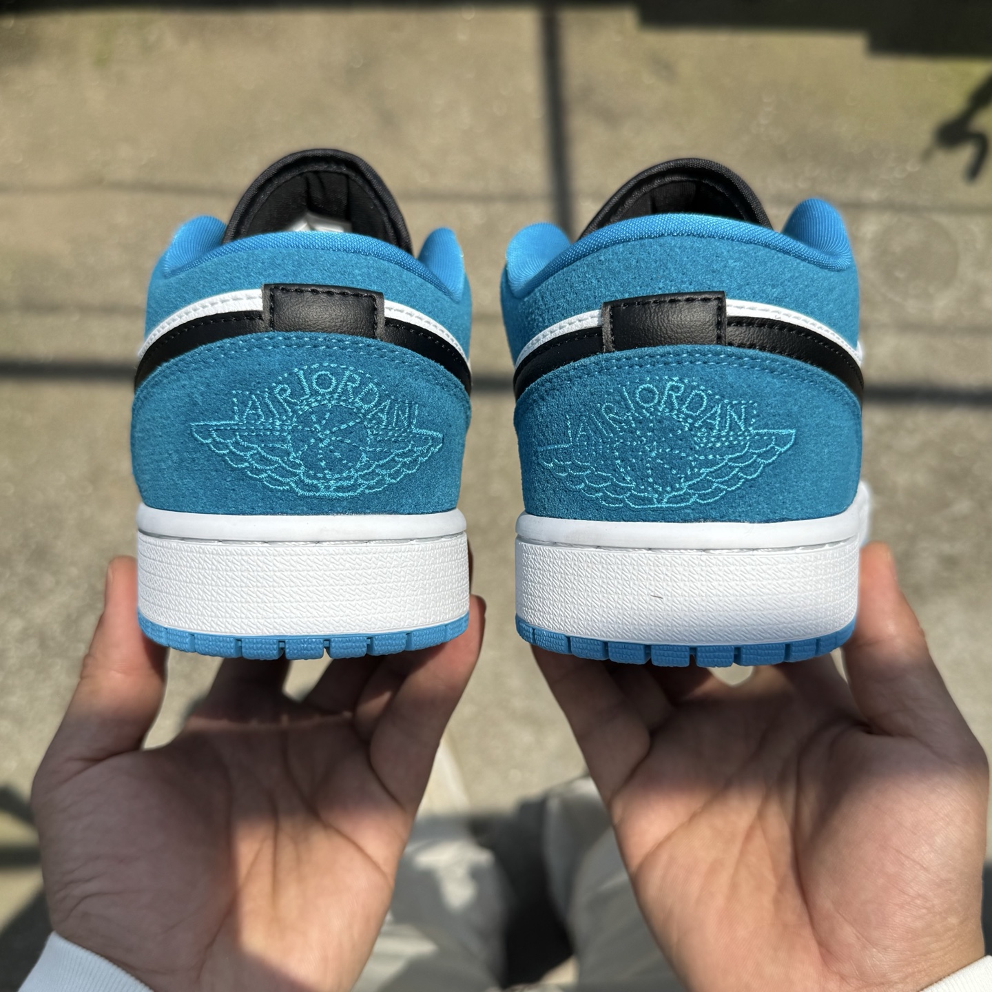  
D版 顶级性价比低帮！
Air Jordan AJ1 Low 低帮系列 激光蓝
鞋型细节堪称完美，非