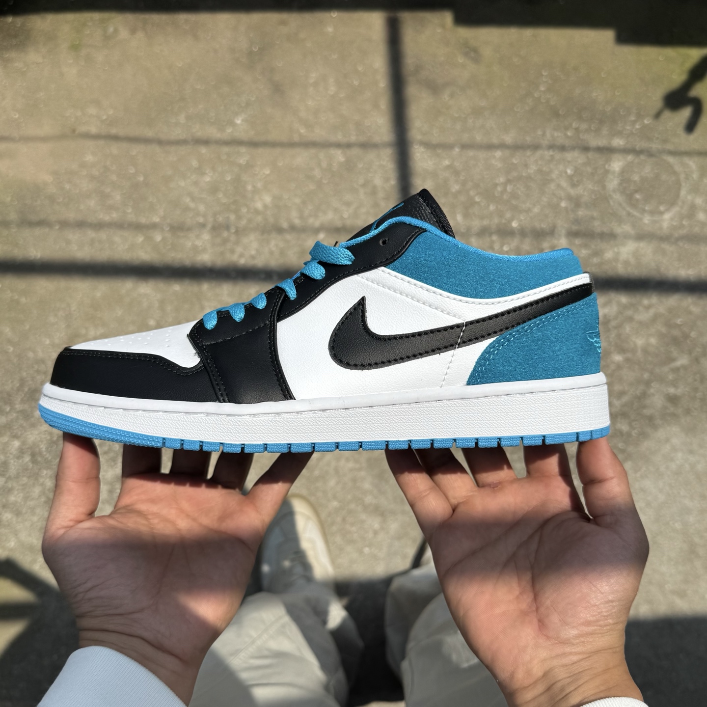  
D版 顶级性价比低帮！
Air Jordan AJ1 Low 低帮系列 激光蓝
鞋型细节堪称完美，非