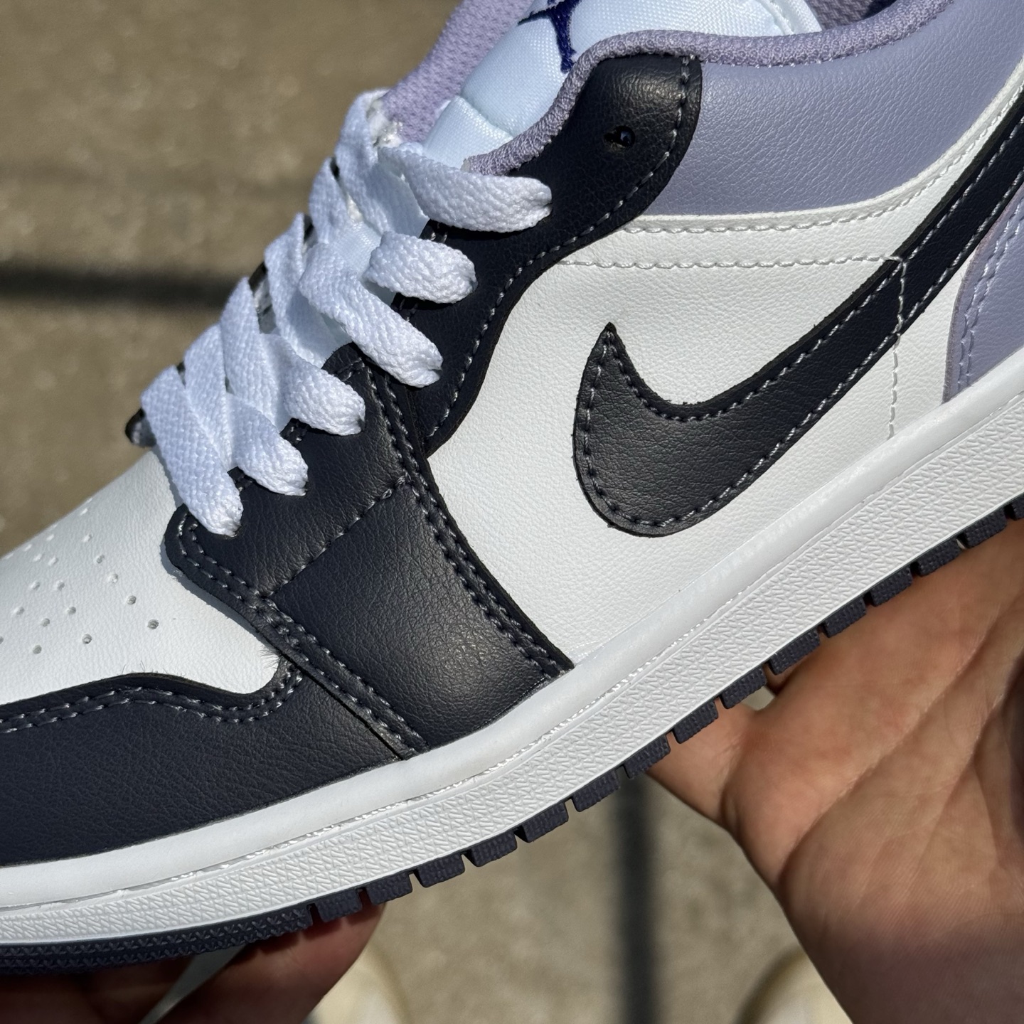  
D版 顶级性价比低帮！
Air Jordan AJ1 Low 低帮系列 紫白黑
鞋型细节堪称完美，非