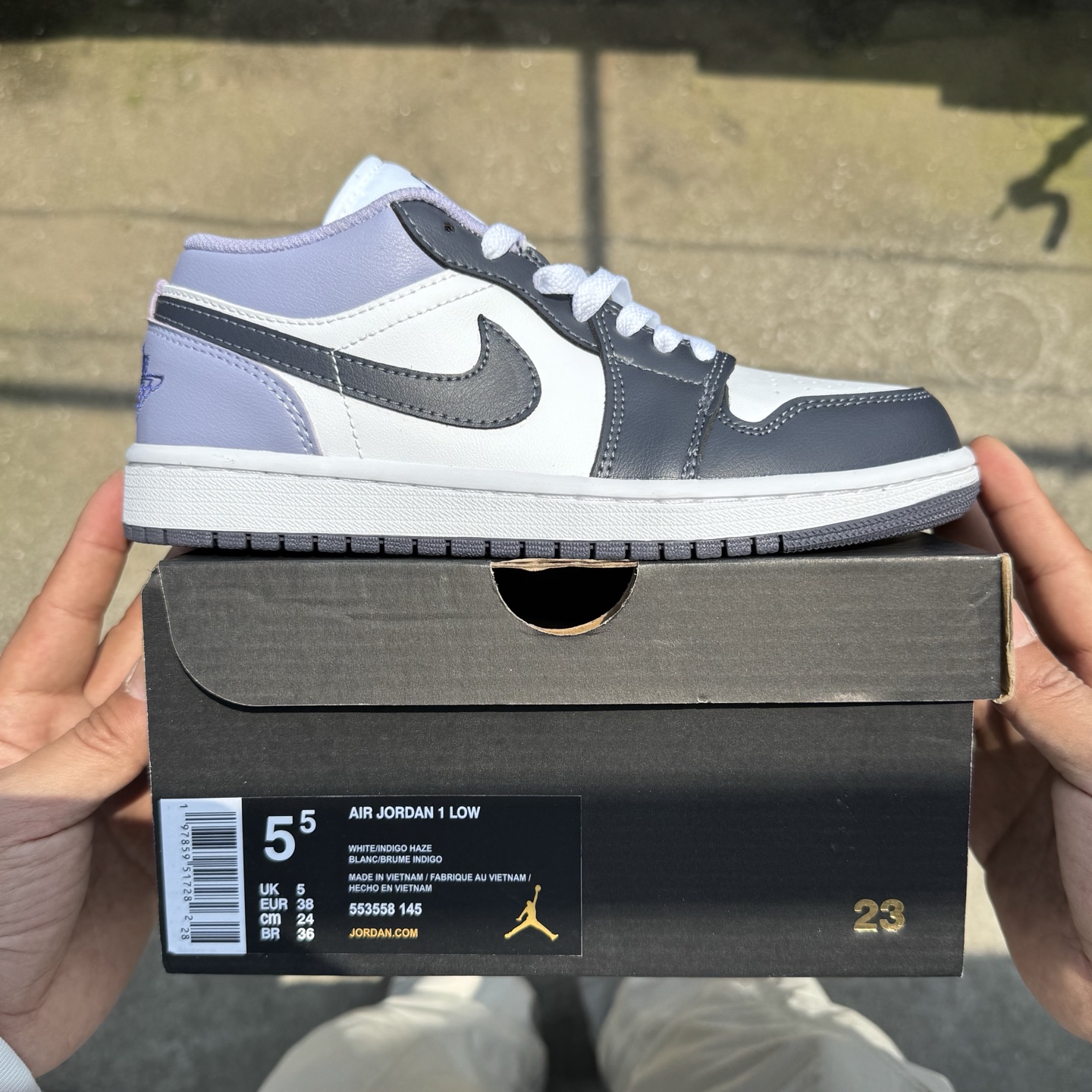  
D版 顶级性价比低帮！
Air Jordan AJ1 Low 低帮系列 紫白黑
鞋型细节堪称完美，非