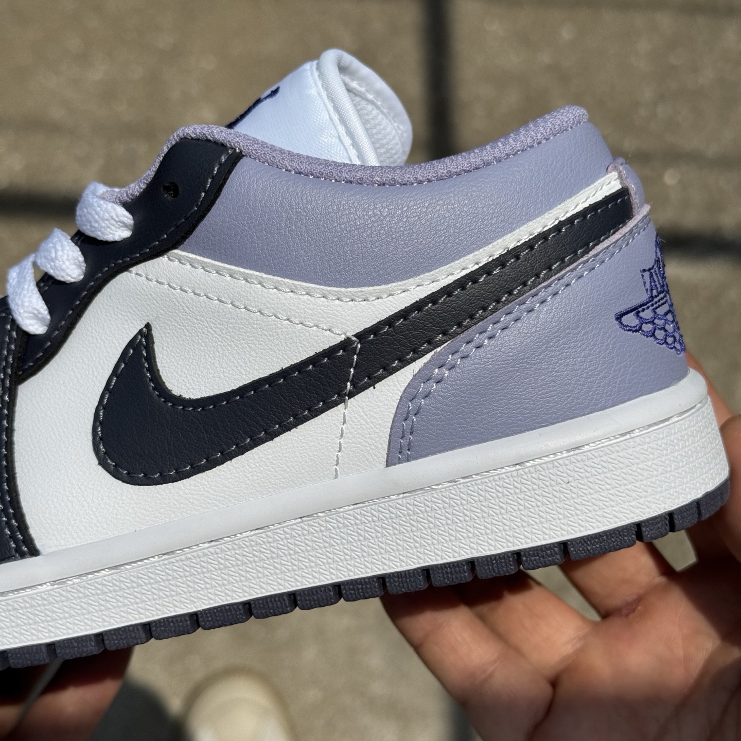  
D版 顶级性价比低帮！
Air Jordan AJ1 Low 低帮系列 紫白黑
鞋型细节堪称完美，非