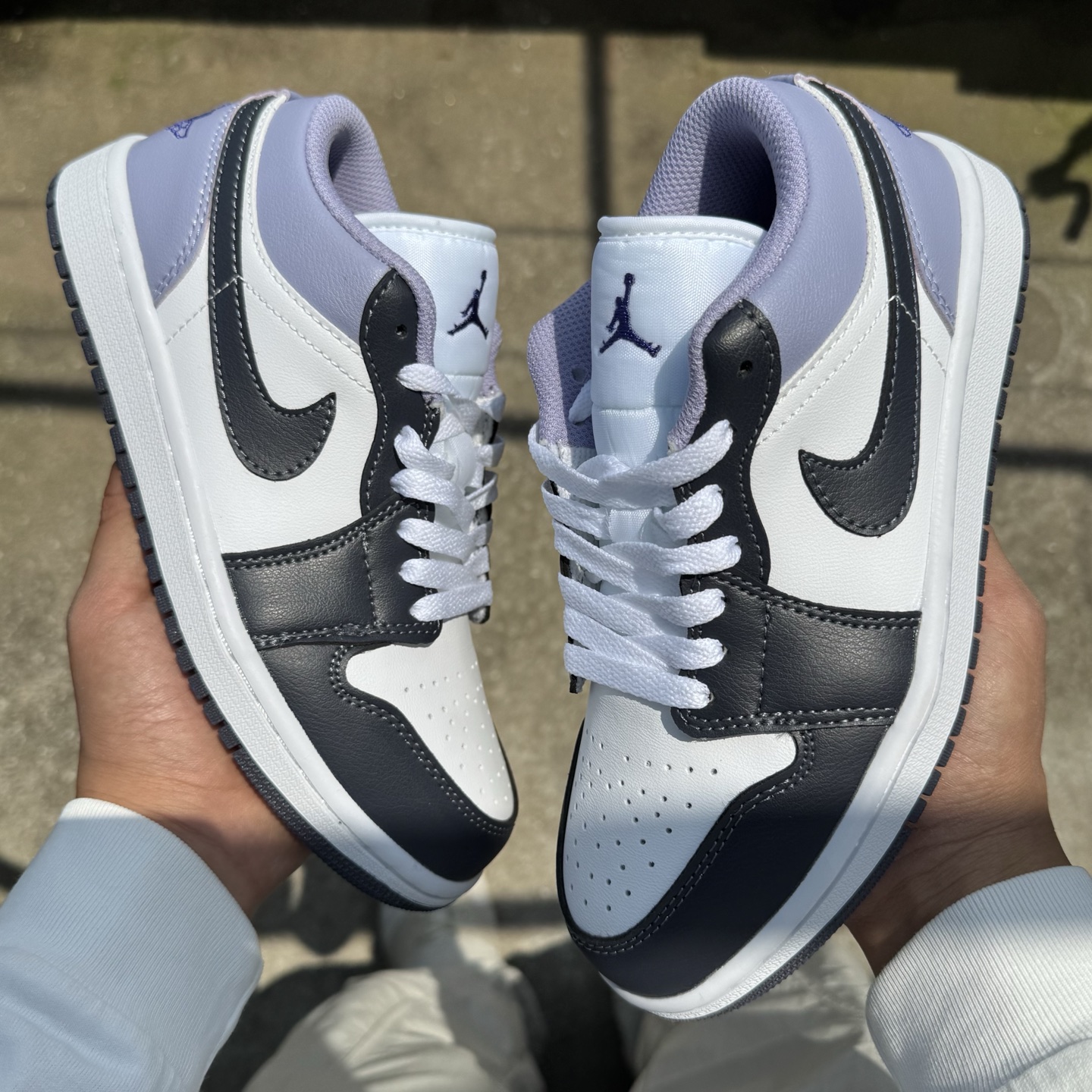  
D版 顶级性价比低帮！
Air Jordan AJ1 Low 低帮系列 紫白黑
鞋型细节堪称完美，非