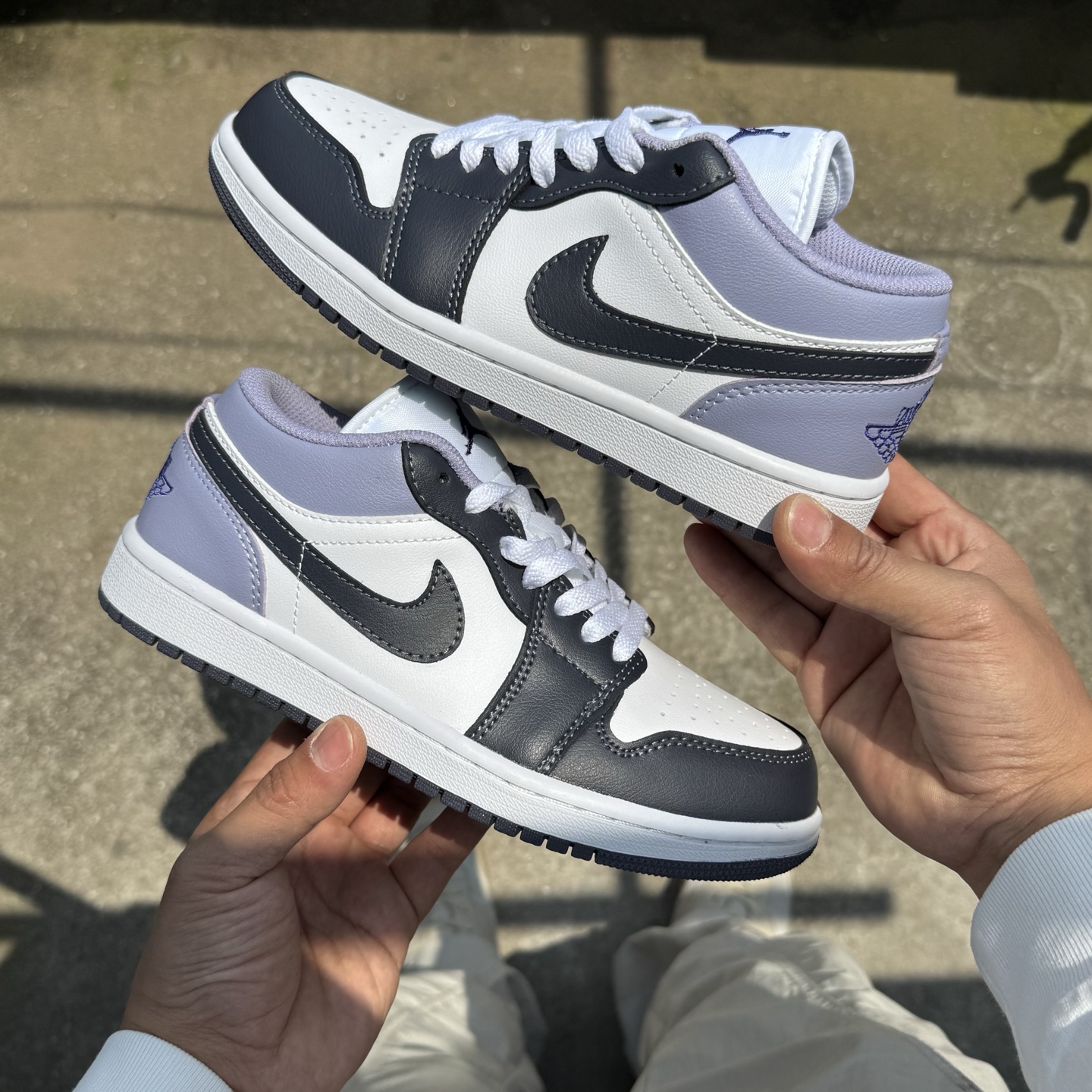  
D版 顶级性价比低帮！
Air Jordan AJ1 Low 低帮系列 紫白黑
鞋型细节堪称完美，非