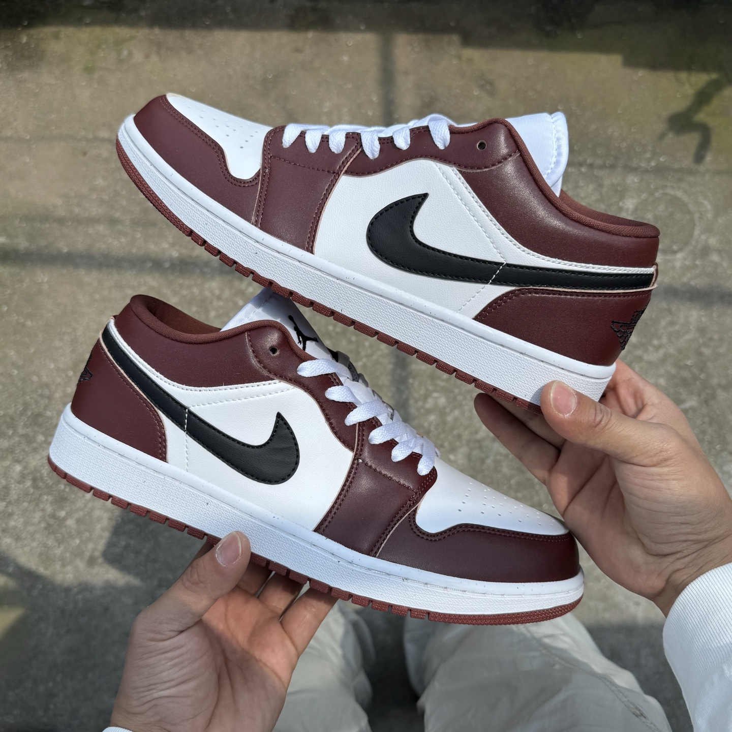  
D版 顶级性价比低帮！
Air Jordan AJ1 Low 低帮系列 白黑红
鞋型细节堪称完美，非