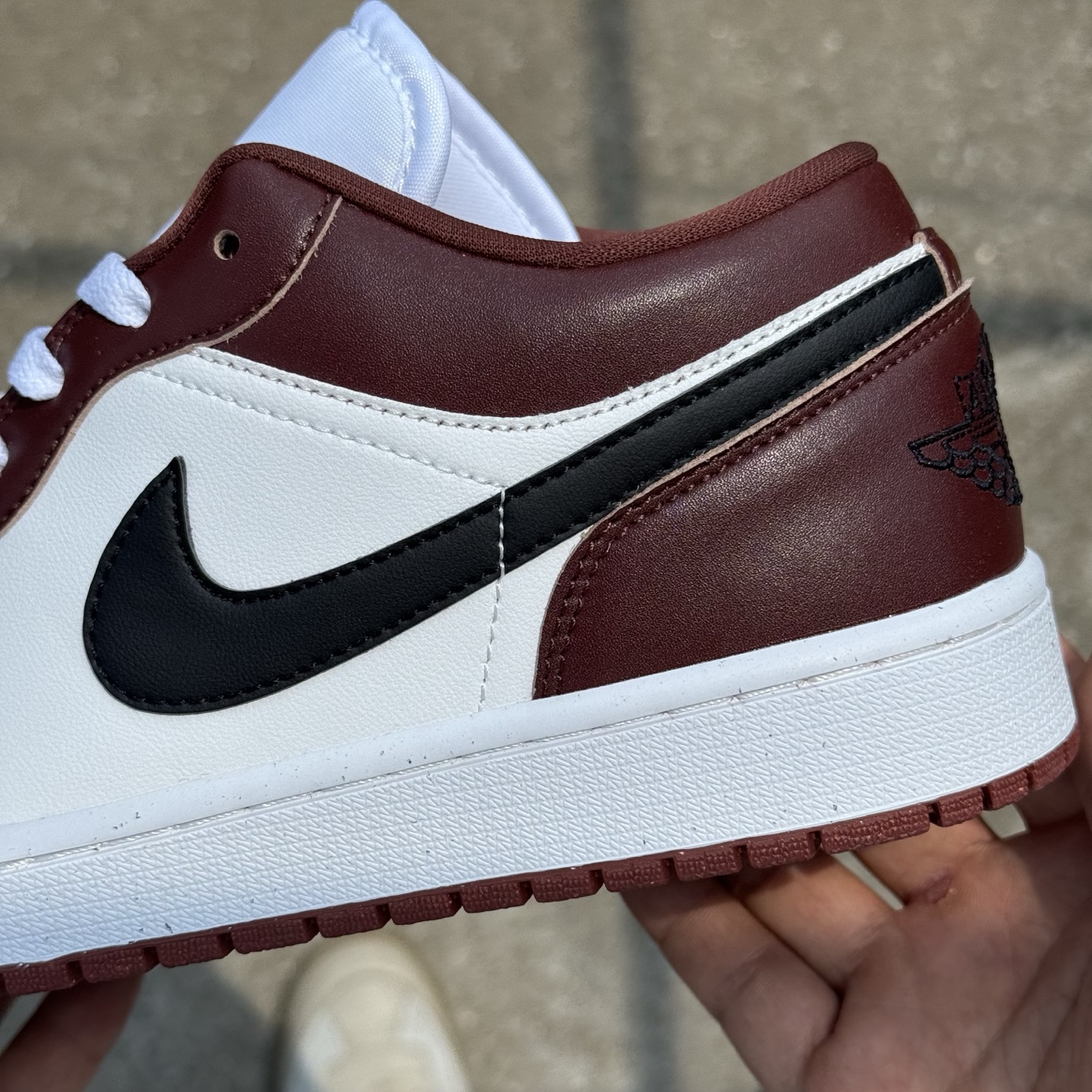  
D版 顶级性价比低帮！
Air Jordan AJ1 Low 低帮系列 白黑红
鞋型细节堪称完美，非
