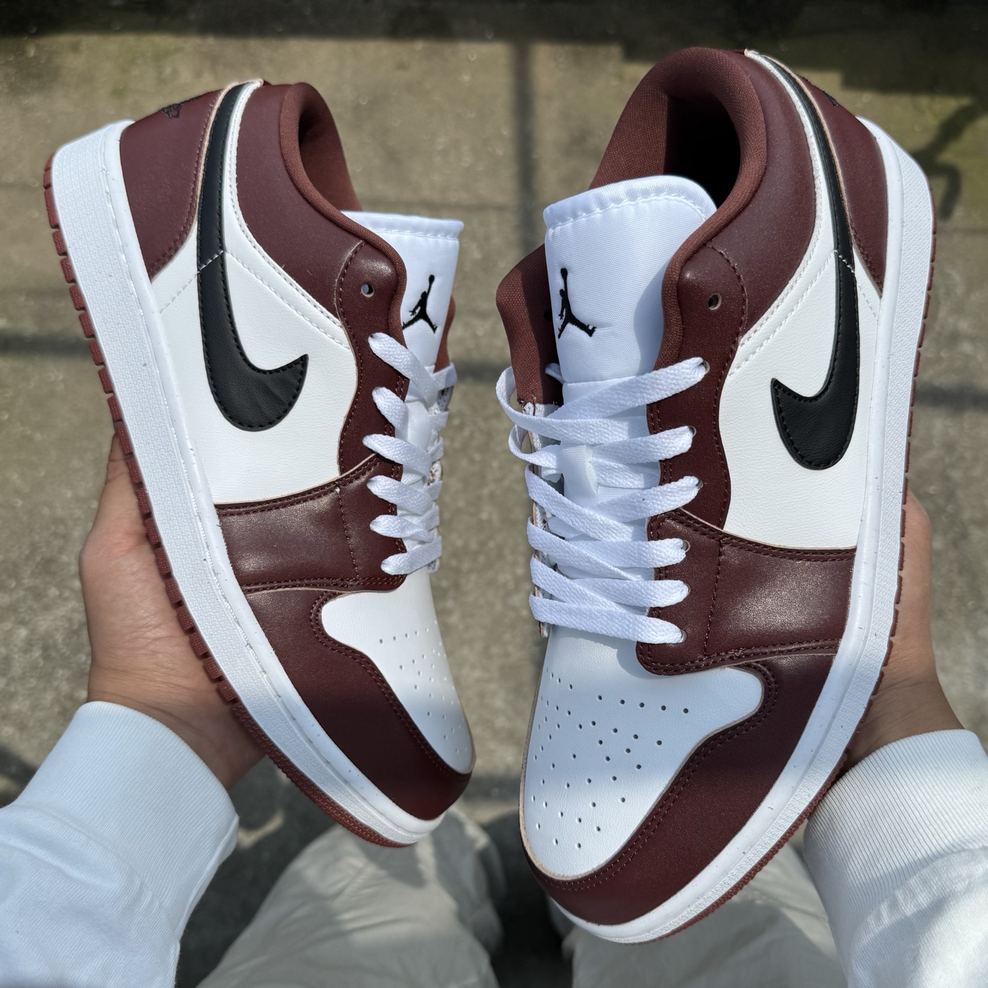  
D版 顶级性价比低帮！
Air Jordan AJ1 Low 低帮系列 白黑红
鞋型细节堪称完美，非