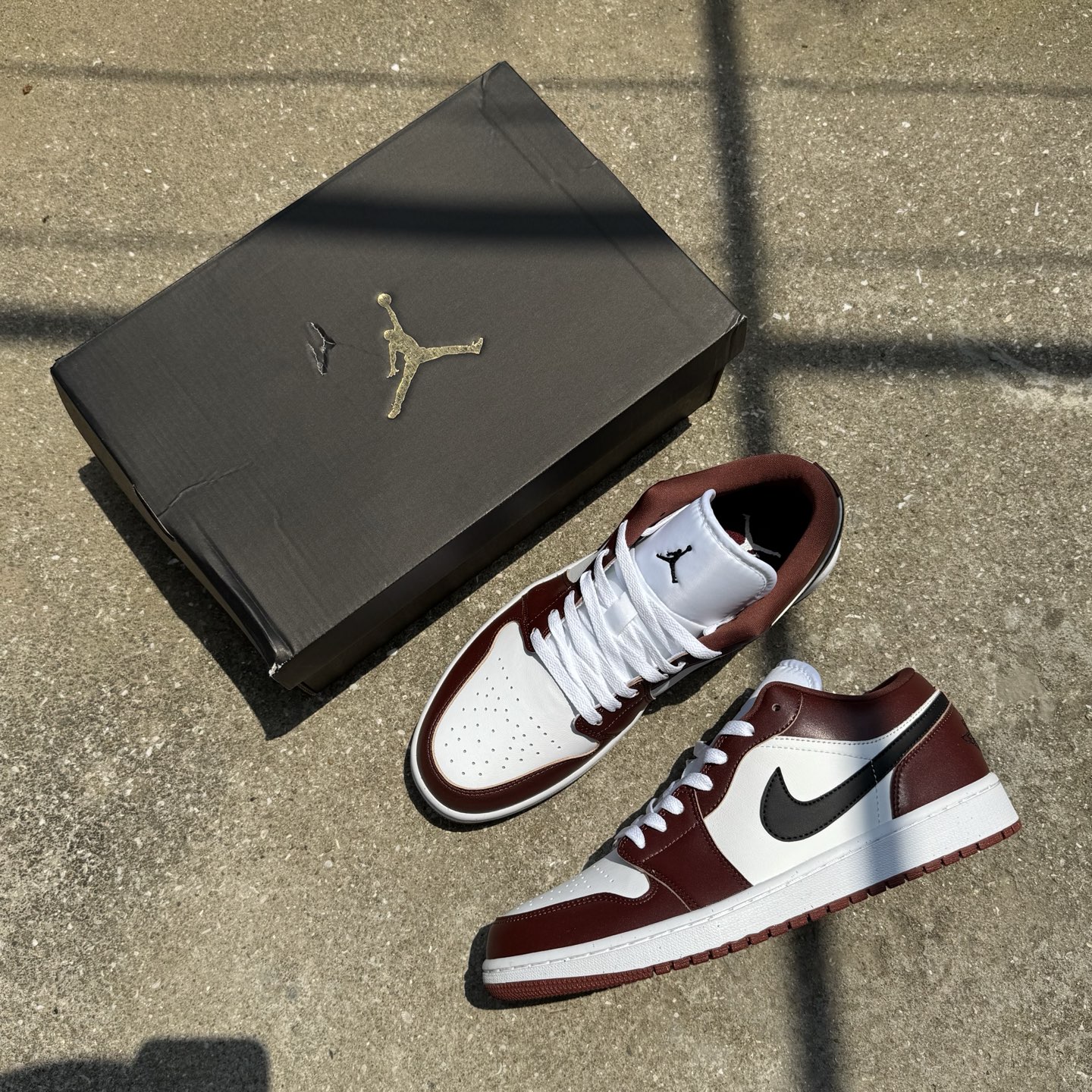  
D版 顶级性价比低帮！
Air Jordan AJ1 Low 低帮系列 白黑红
鞋型细节堪称完美，非