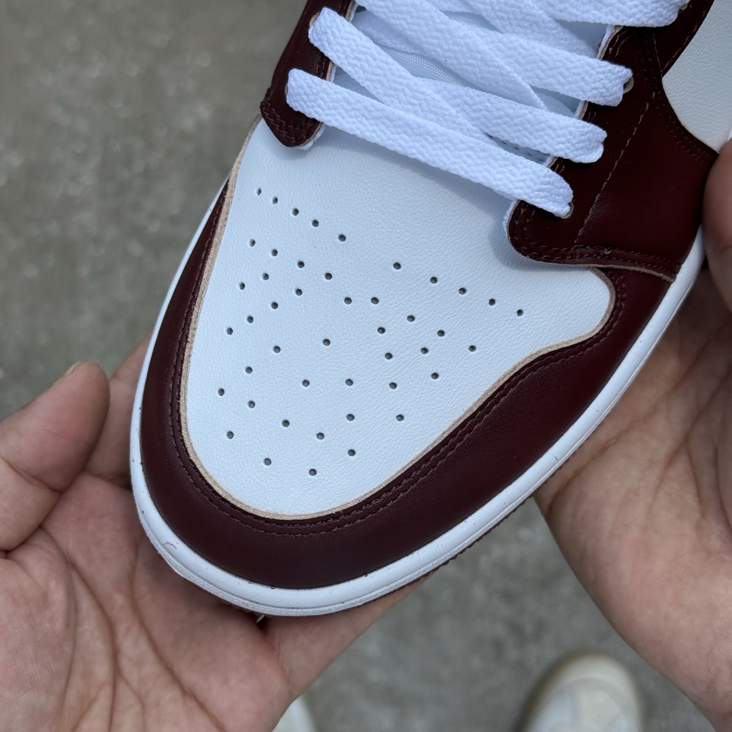  
D版 顶级性价比低帮！
Air Jordan AJ1 Low 低帮系列 白黑红
鞋型细节堪称完美，非