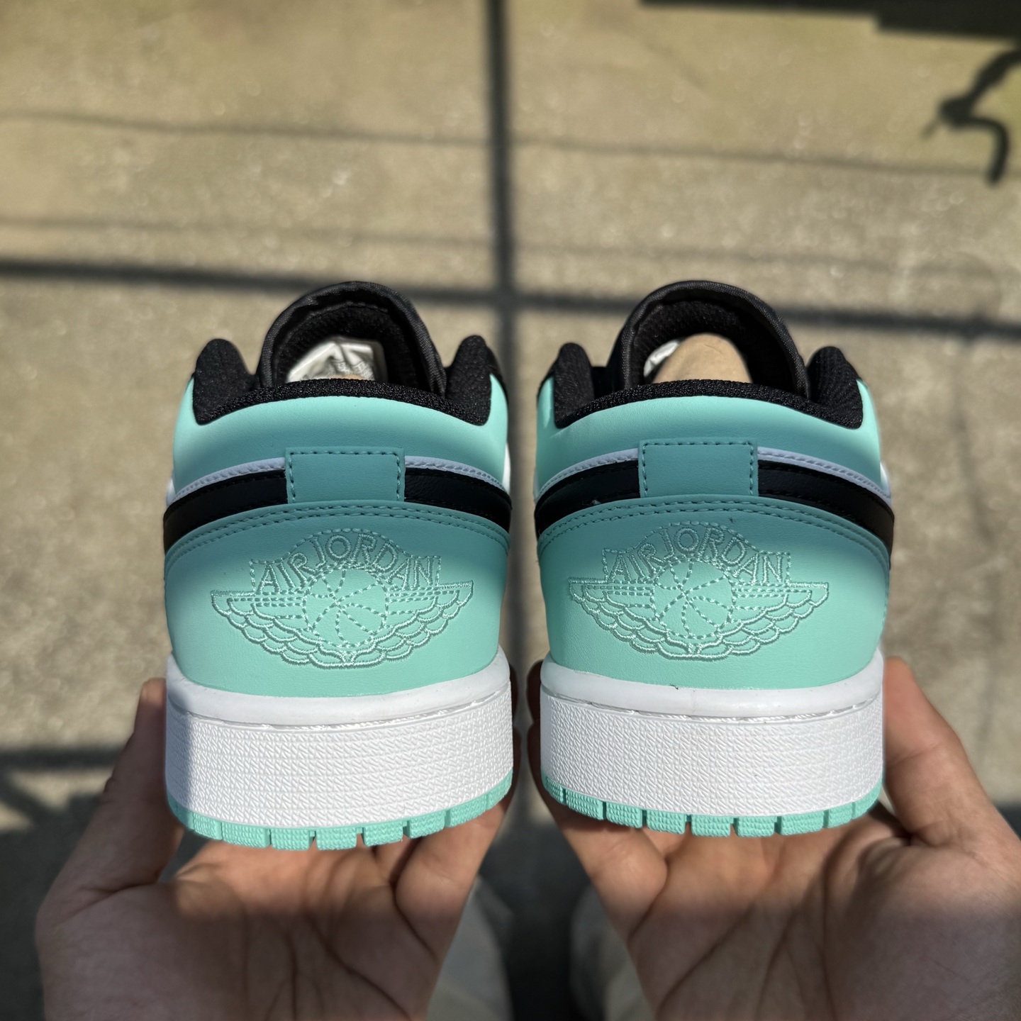  
D版 顶级性价比低帮！
Air Jordan AJ1 Low 低帮系列 湖水绿
鞋型细节堪称完美，非