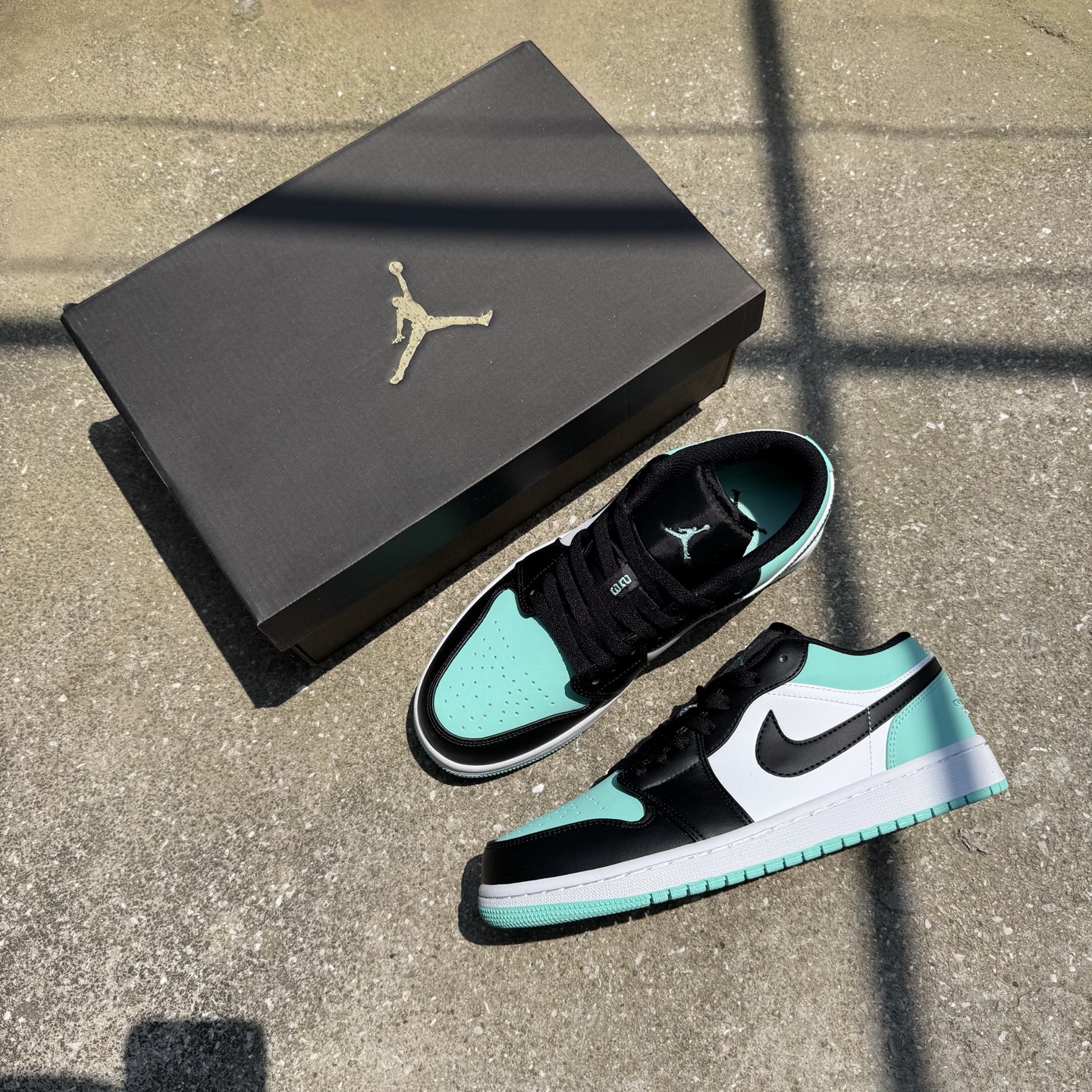  
D版 顶级性价比低帮！
Air Jordan AJ1 Low 低帮系列 湖水绿
鞋型细节堪称完美，非