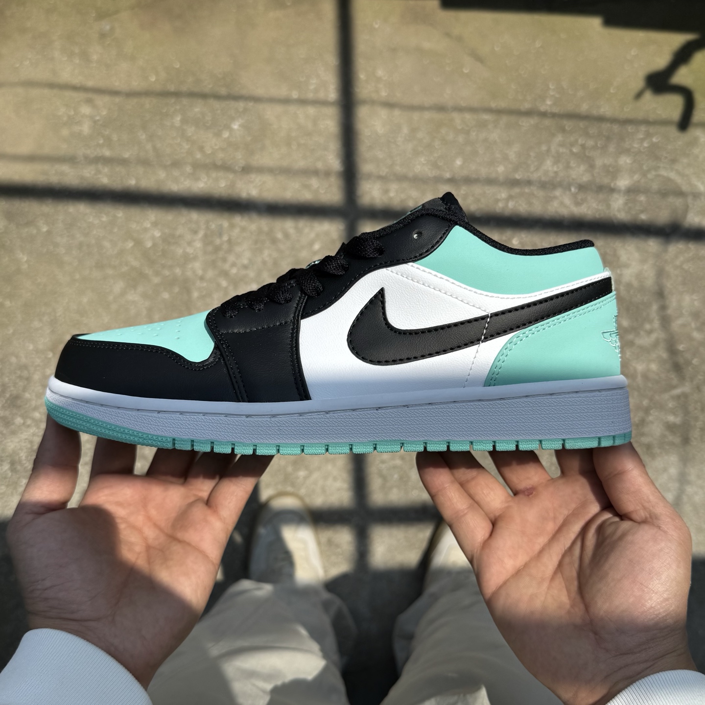  
D版 顶级性价比低帮！
Air Jordan AJ1 Low 低帮系列 湖水绿
鞋型细节堪称完美，非