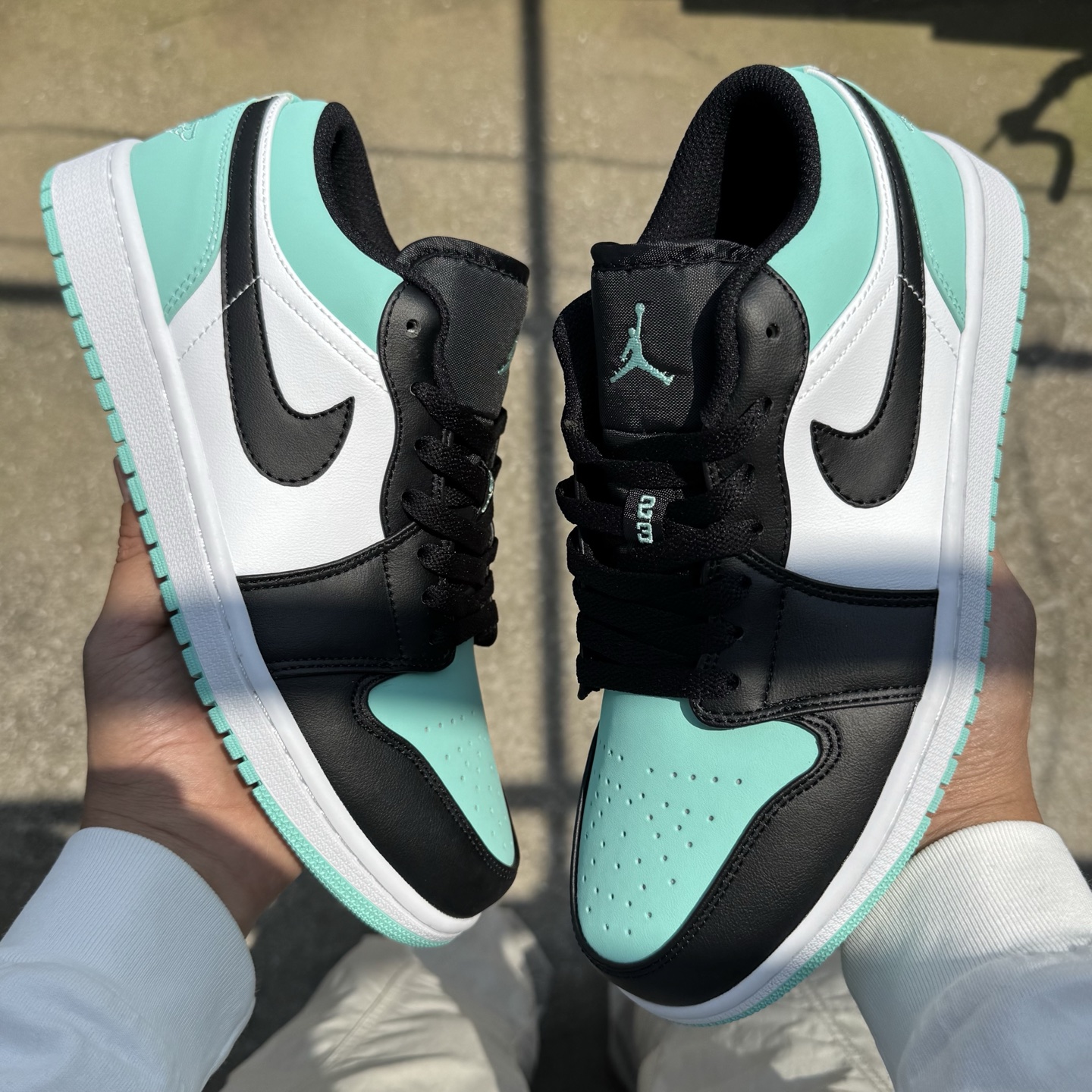  
D版 顶级性价比低帮！
Air Jordan AJ1 Low 低帮系列 湖水绿
鞋型细节堪称完美，非