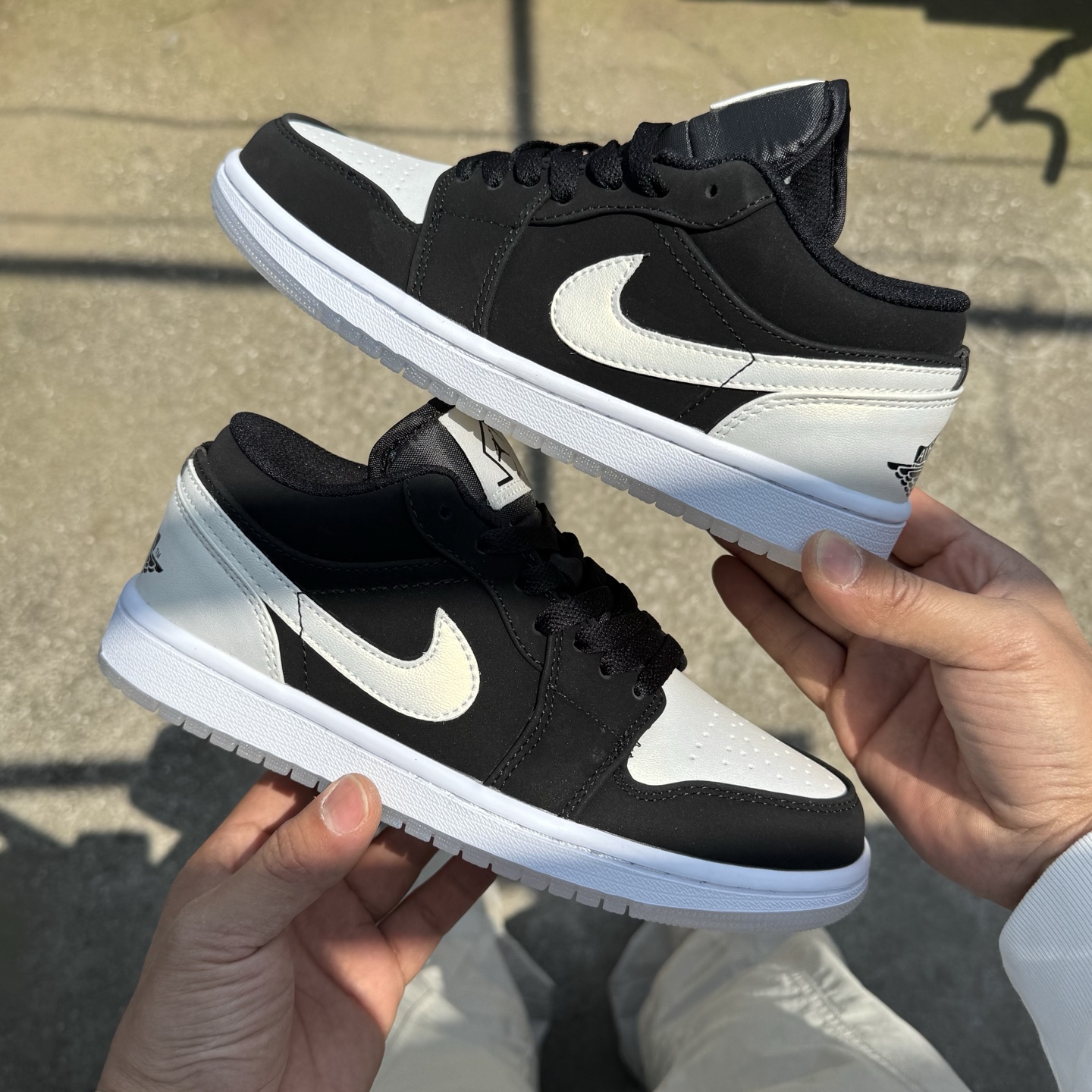  
D版 顶级性价比低帮！
Air Jordan AJ1 Low 低帮系列 黑白熊猫
鞋型细节堪称完美，