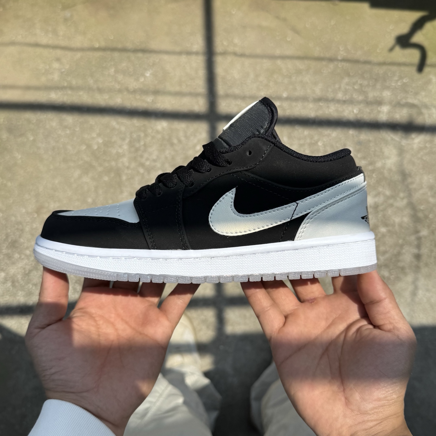  
D版 顶级性价比低帮！
Air Jordan AJ1 Low 低帮系列 黑白熊猫
鞋型细节堪称完美，