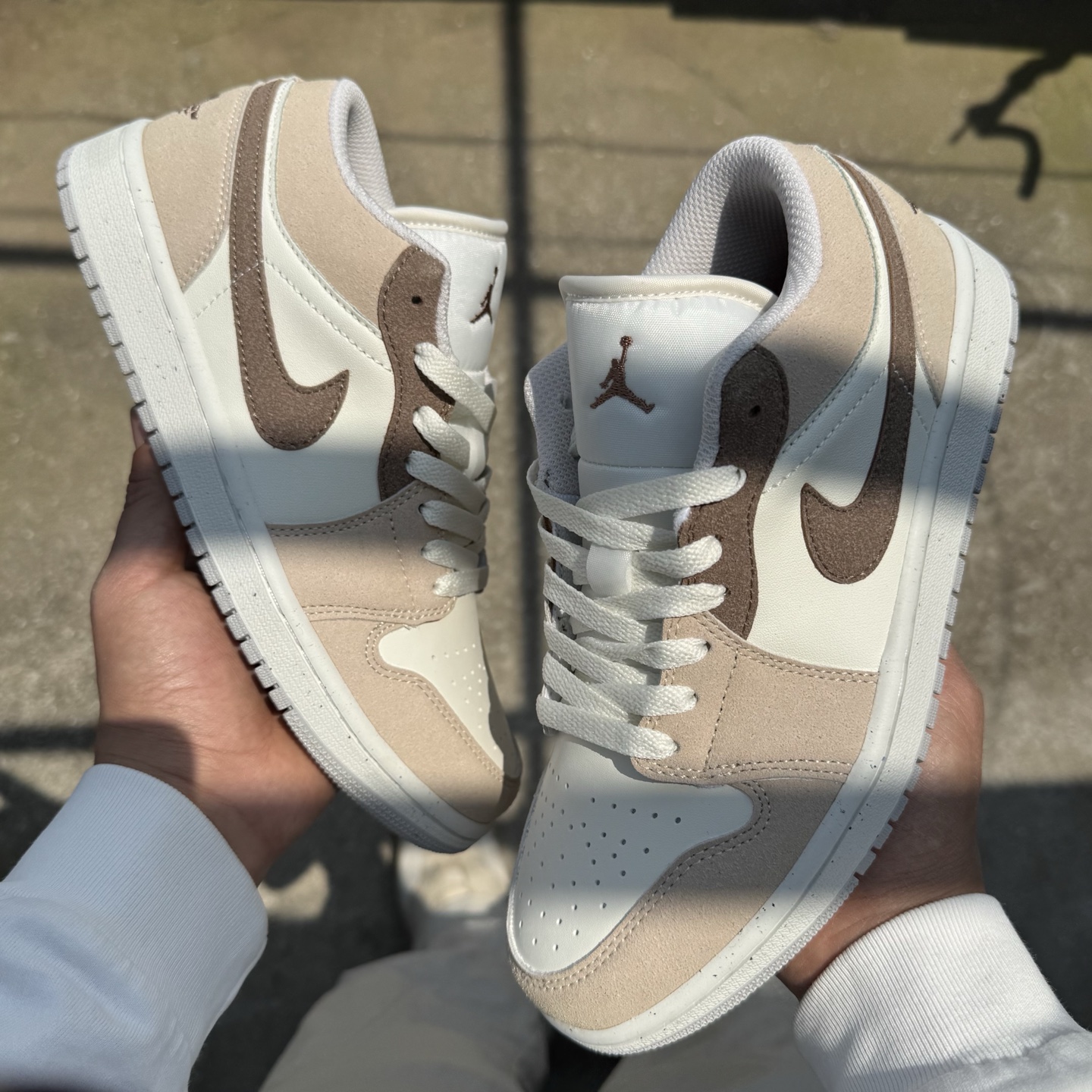  
D版 顶级性价比低帮！
Air Jordan AJ1 Low 低帮系列 棕色
鞋型细节堪称完美，非常