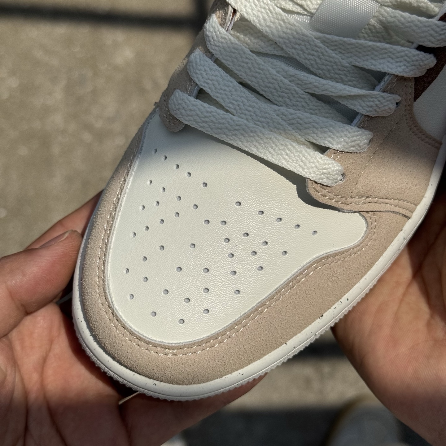  
D版 顶级性价比低帮！
Air Jordan AJ1 Low 低帮系列 棕色
鞋型细节堪称完美，非常