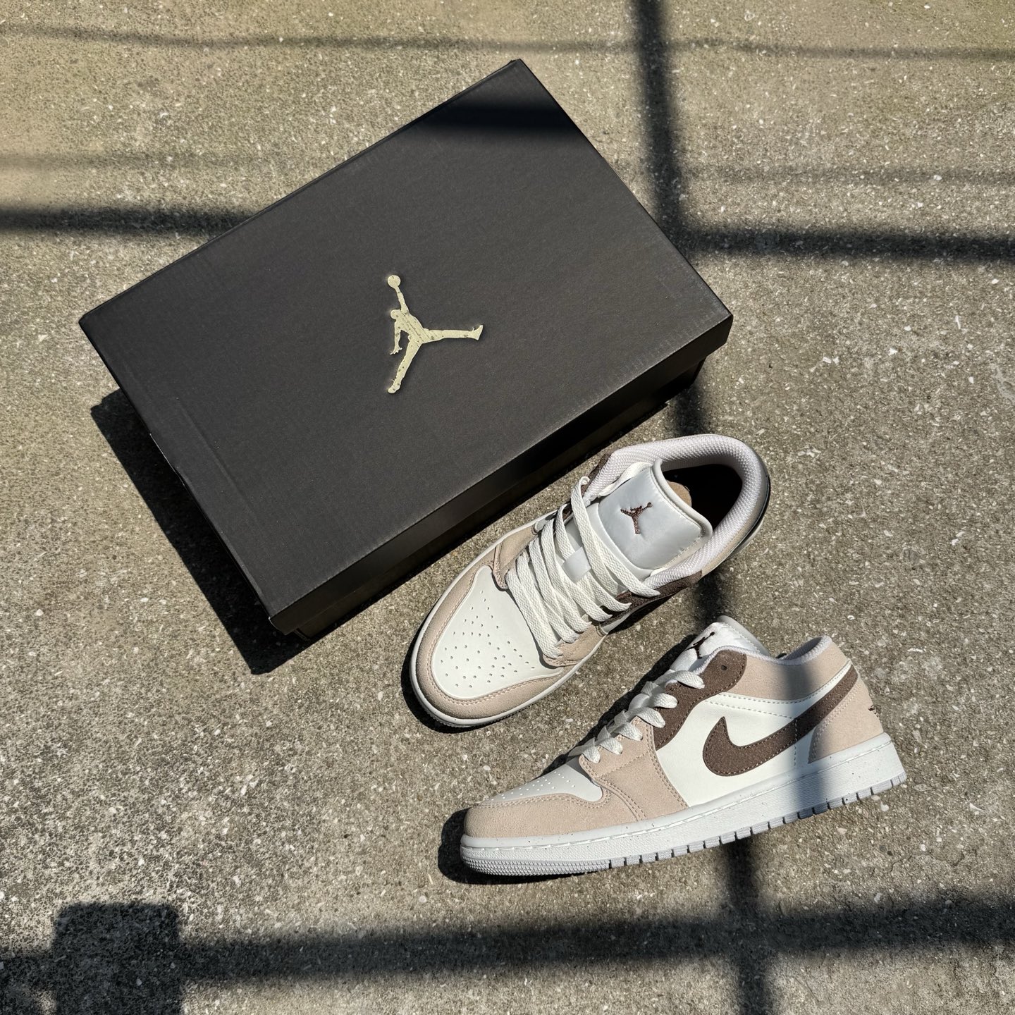  
D版 顶级性价比低帮！
Air Jordan AJ1 Low 低帮系列 棕色
鞋型细节堪称完美，非常