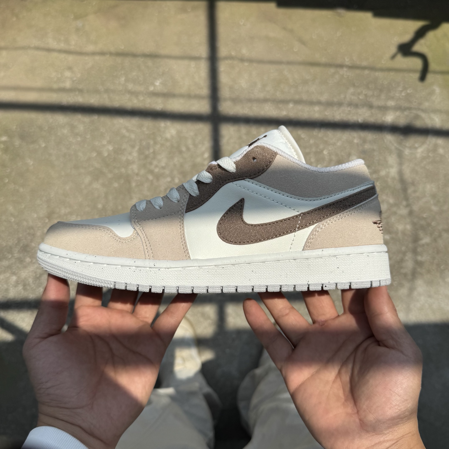  
D版 顶级性价比低帮！
Air Jordan AJ1 Low 低帮系列 棕色
鞋型细节堪称完美，非常