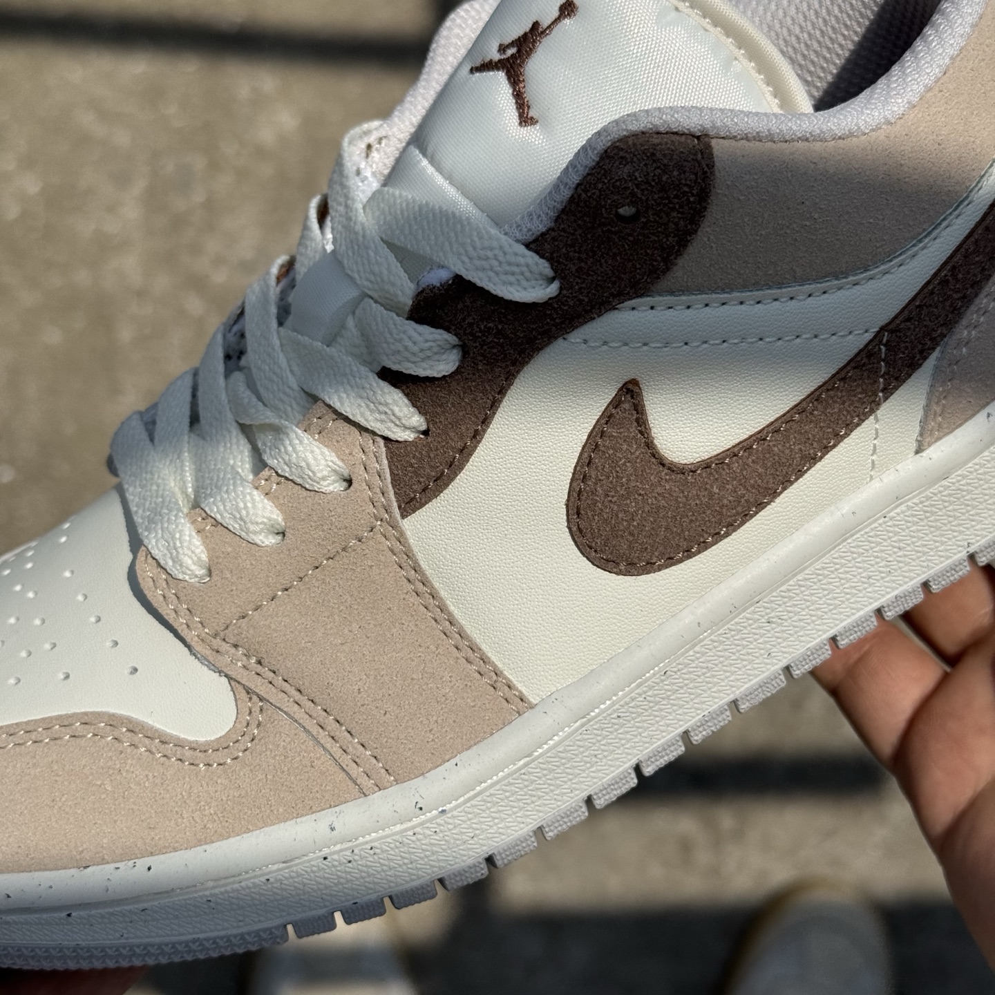  
D版 顶级性价比低帮！
Air Jordan AJ1 Low 低帮系列 棕色
鞋型细节堪称完美，非常